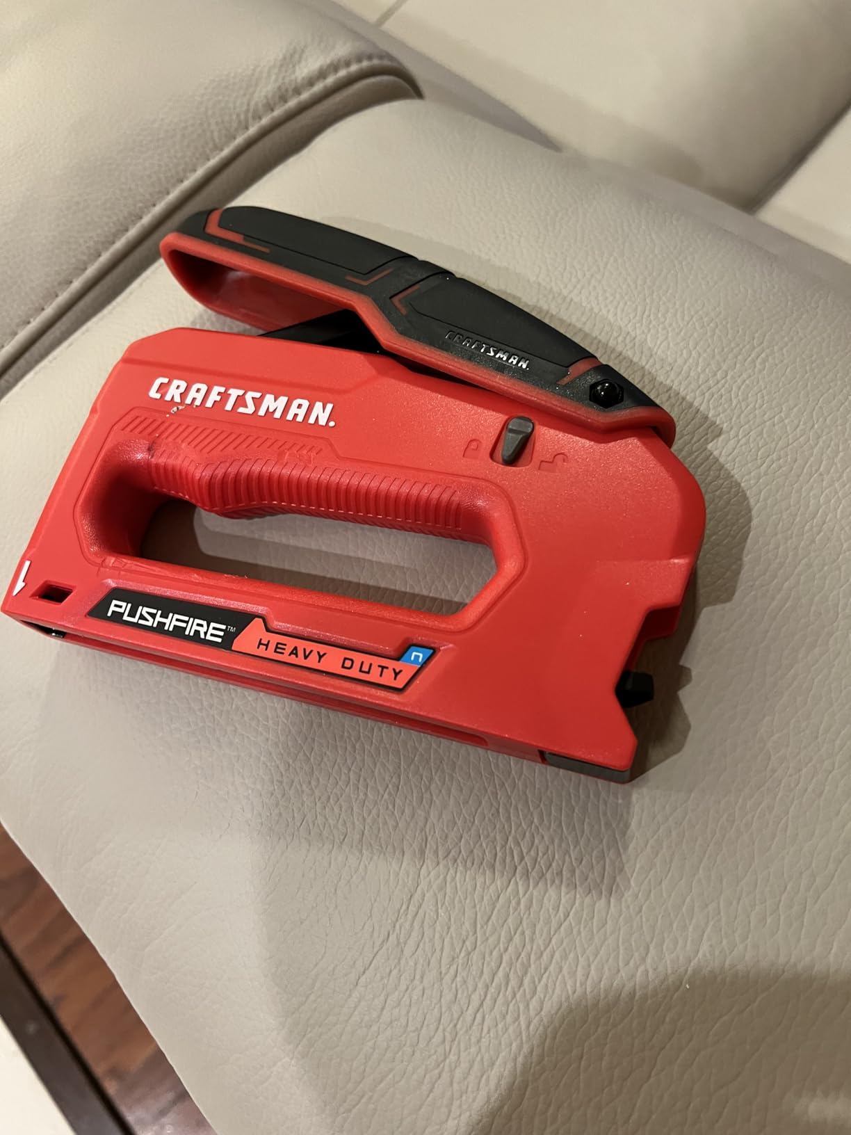 CRAFTSMAN Heavy Duty Reverse Squeeze Stapler (CMHT82643) customer photo 2