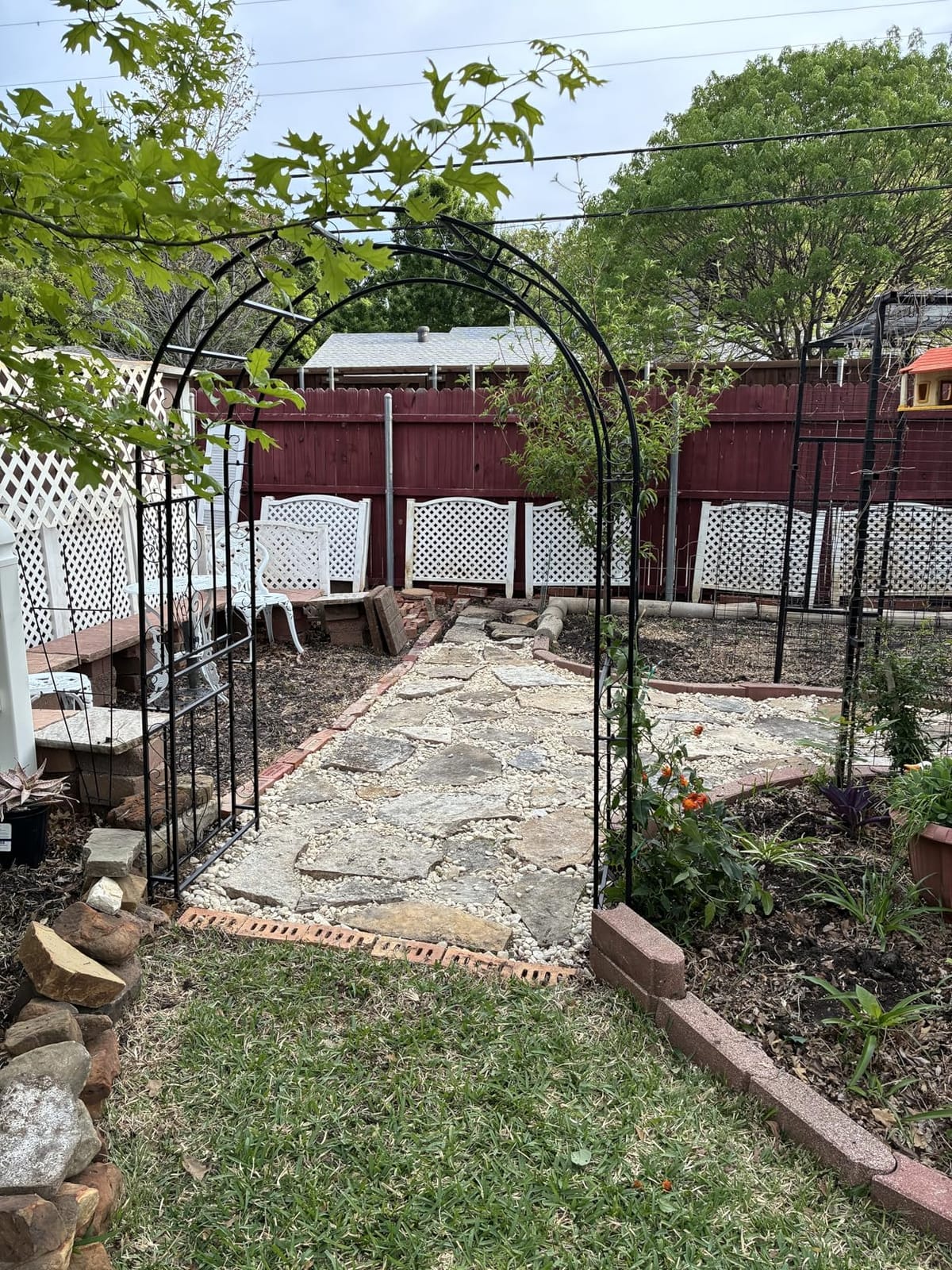 7FT Black Metal Garden Arch Arbor Trellis, Sturdy Steel Frame Archway for Climbing Roses Vines, Decor for Patio Lawn Courtyard and Wedding Ceremony customer photo 1