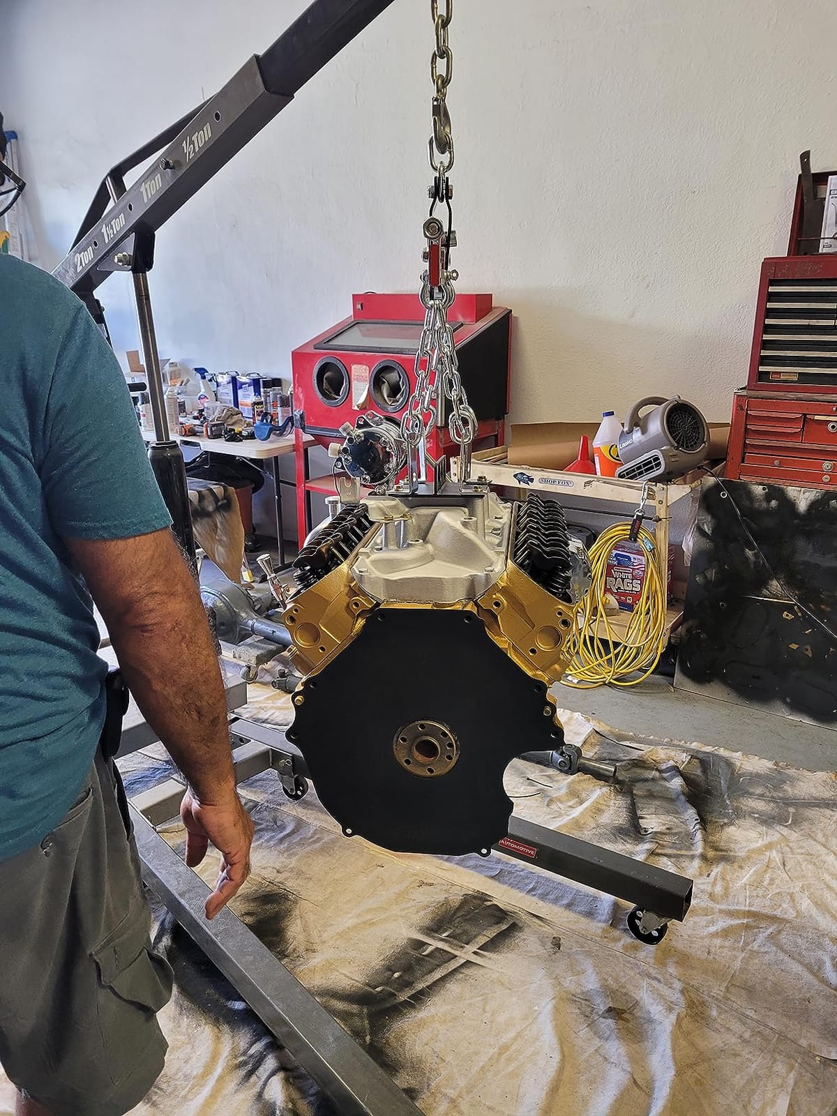 VEVOR Transmission Jack, 0.75 Ton/1660 lbs Capacity Hydraulic Telescopic Transmission Jack, 2-Stage Floor Jack Stand with Foot Pedal, 360° Swivel Wheel, Garage/Shop Lift Hoist, Red customer photo 2