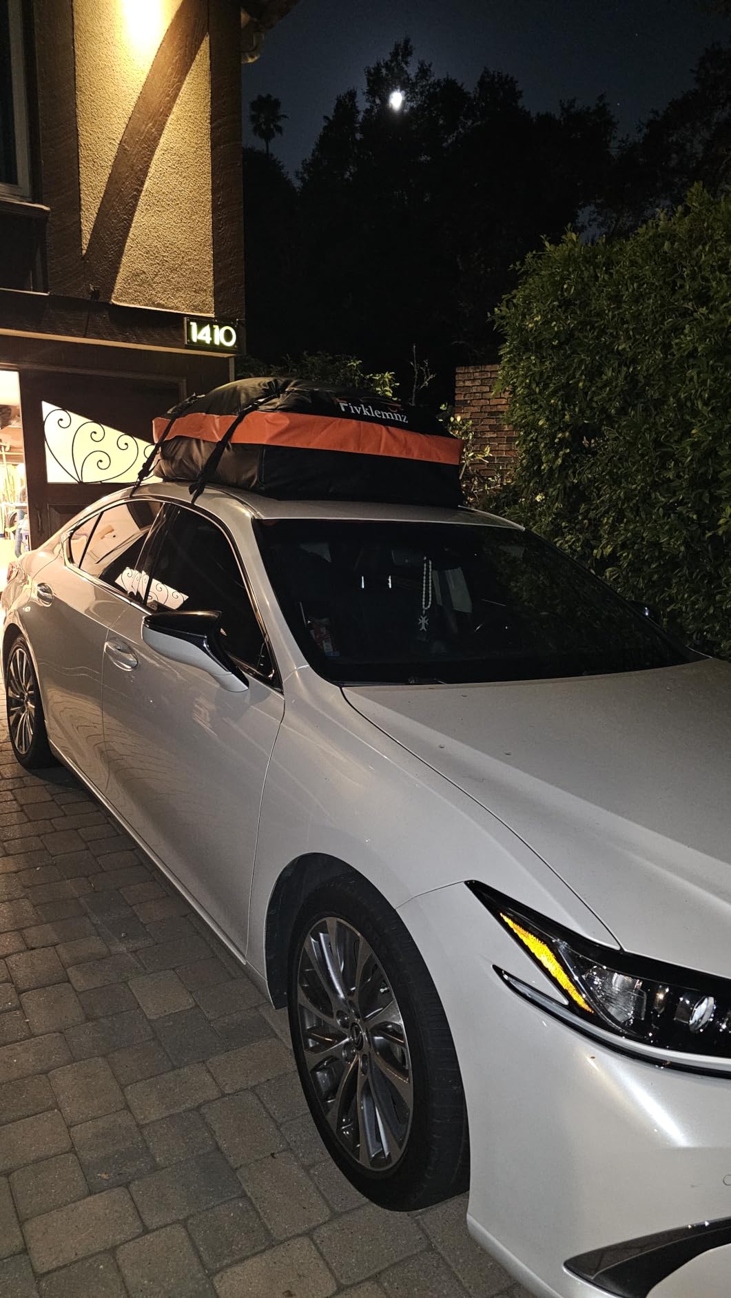 FIVKLEMNZ 21 Cubic Rooftop Cargo Carrier Waterproof Soft Car Roof Bag | for All Top of Vehicle with/Without Rack Includes Topper Anti-Slip Mat + Reinforced Straps + 6 Door Hooks + Luggage Lock customer photo 1