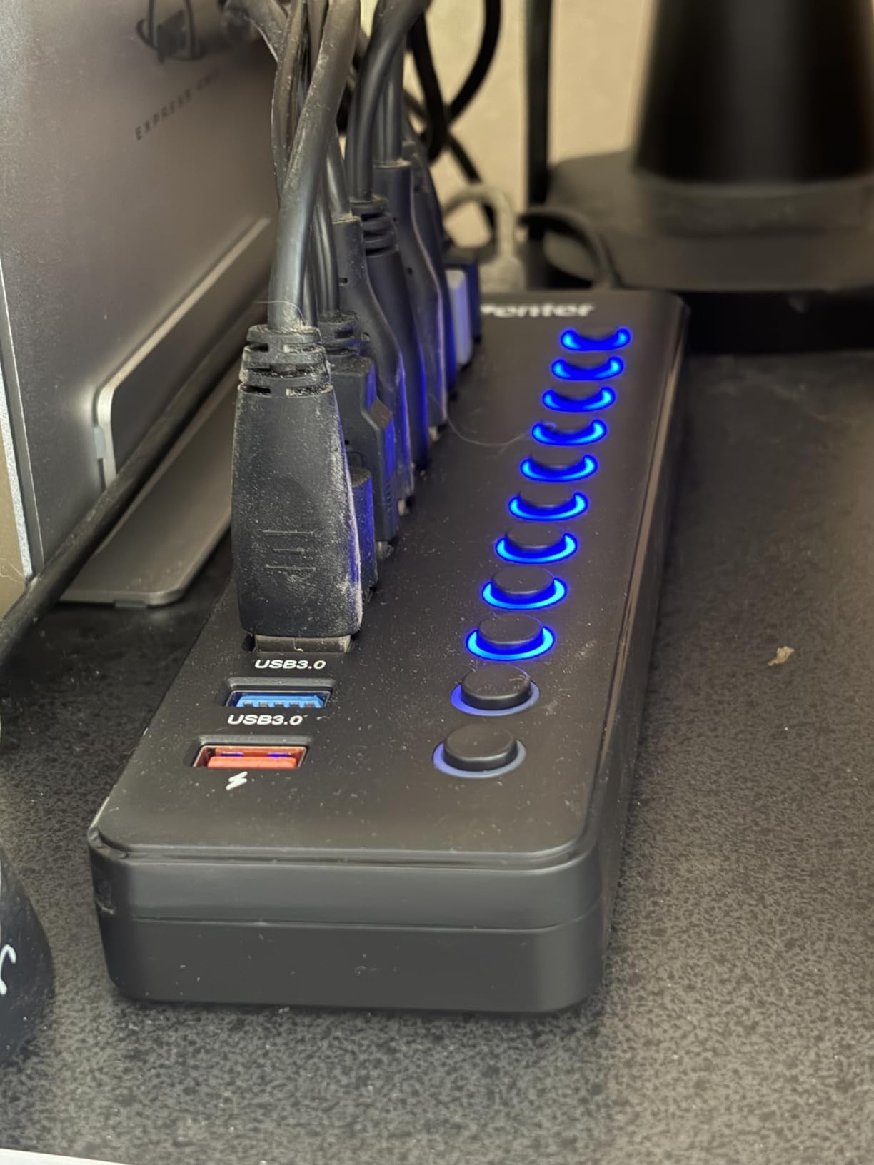 Powered USB Hub, Wenter 11-Port USB Splitter Hub (10 Faster Data Transfer Ports+ 1 Smart Charging Port) with Individual LED On/Off Switches, USB Hub 3.0 Powered with Power Adapter for Mac, PC customer photo 1