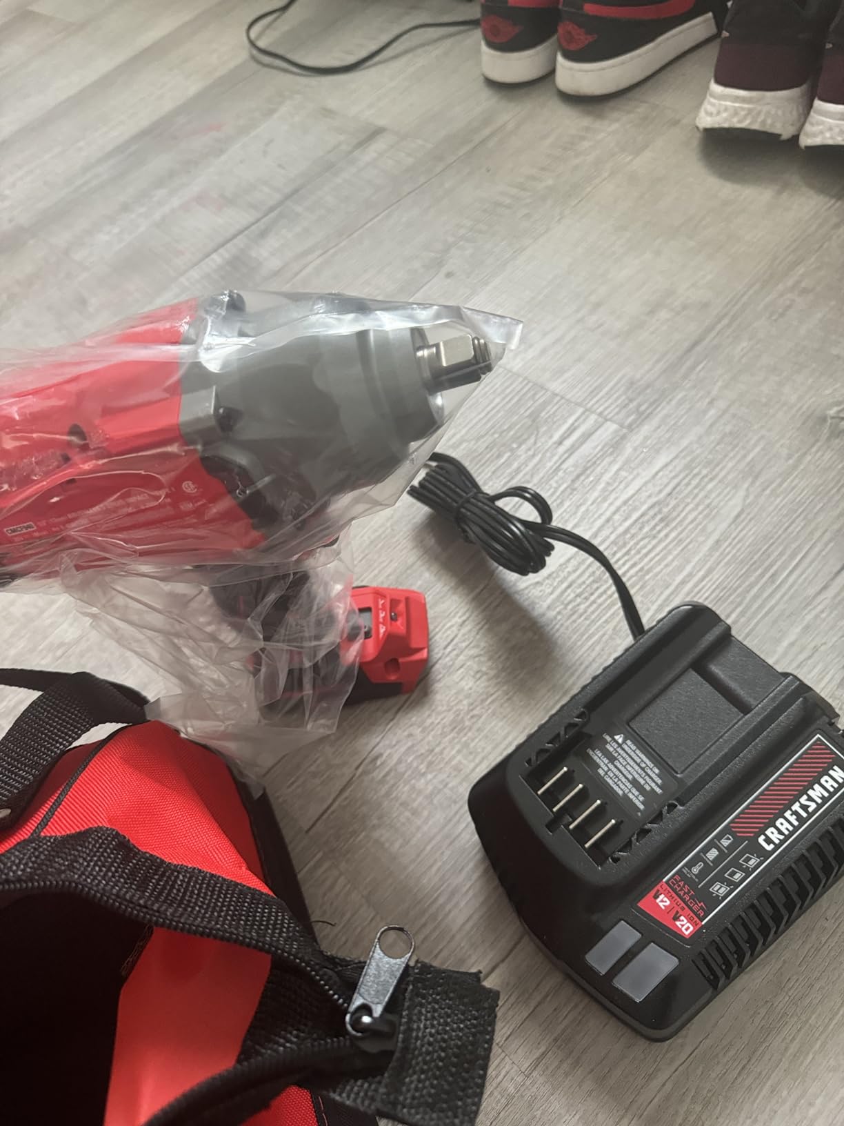CRAFTSMAN V20 RP Impact Wrench, Cordless, Brushless, High Torque, 1/2 Inch, 4Ah Battery and Charger Included (CMCF940M1) customer photo 1