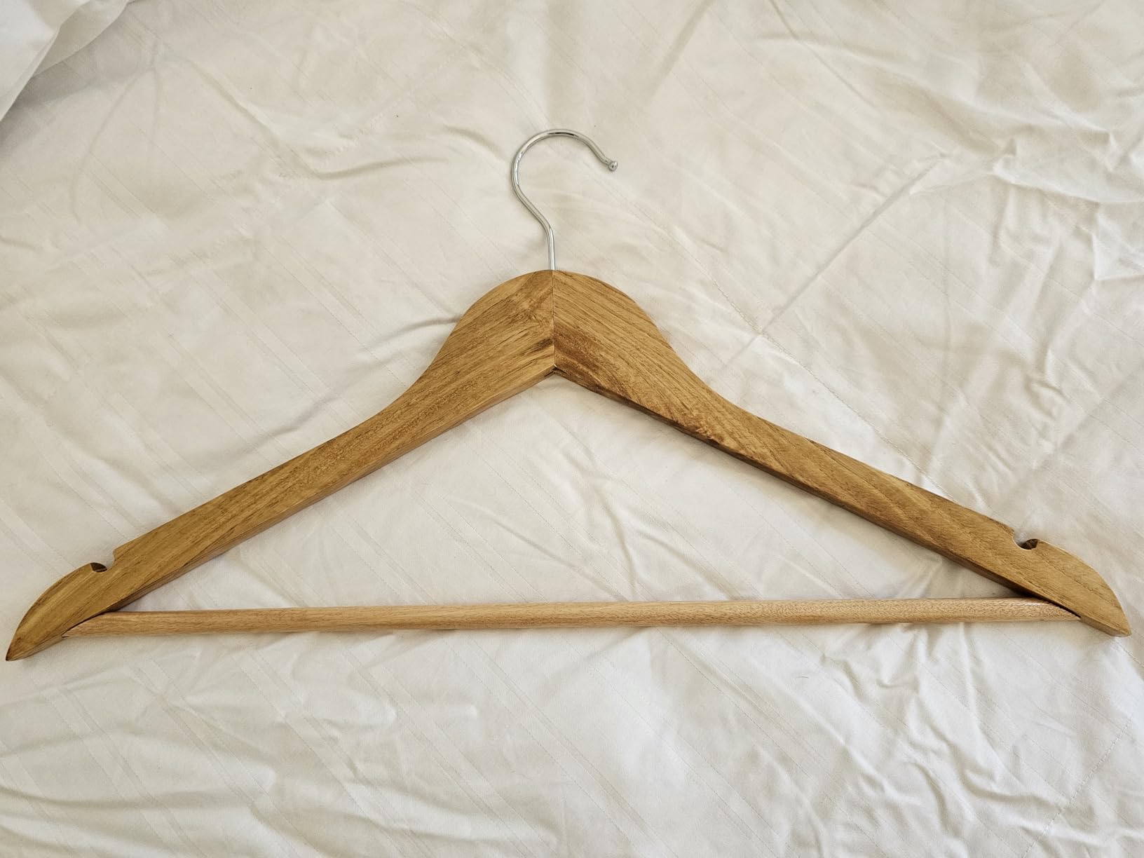 Utopia Home Wooden Hangers 30 Pack - Slim Suit Hangers Natural | 360° rotatable hook | Shoulder grooves | Durable & slim design | Ideal for suits, coats & jackets customer photo 2