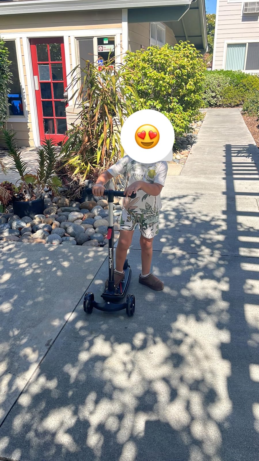 Besrey Kick Scooter for Kids Ages 3-10, 3-Wheel Folding Scooter with Adjustable Height, LED Light Wheels customer photo 1
