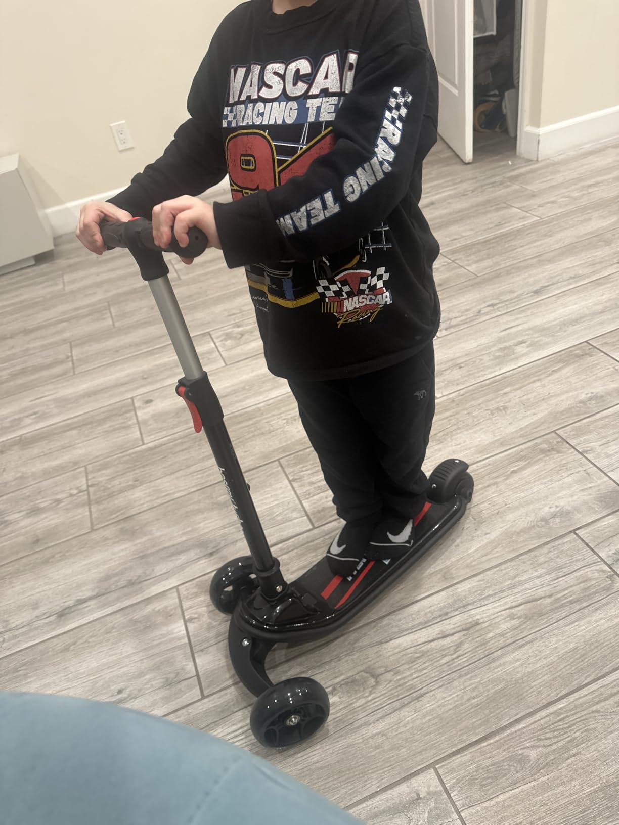Besrey Kick Scooter for Kids Ages 3-10, 3-Wheel Folding Scooter with Adjustable Height, LED Light Wheels customer photo 2