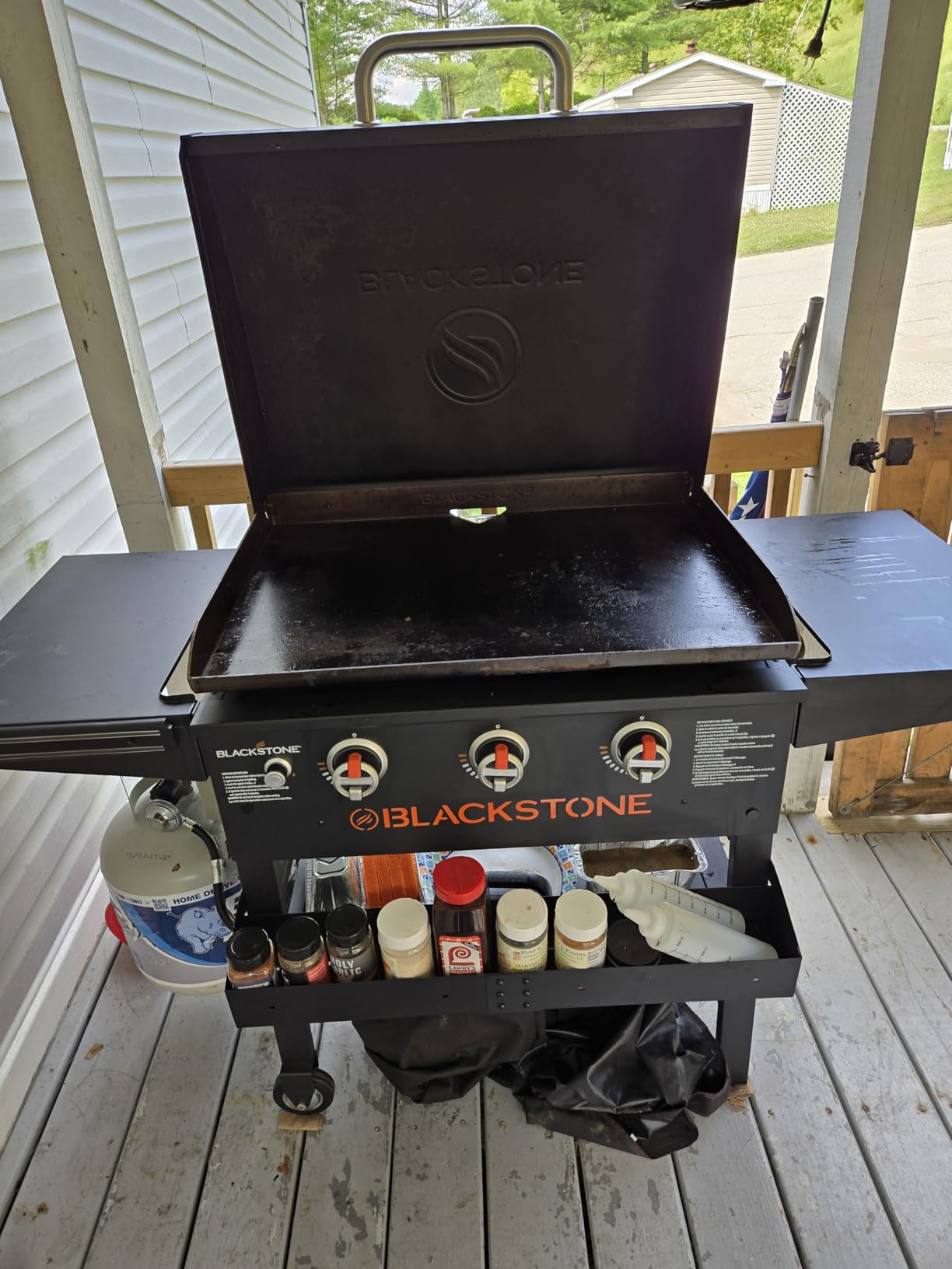 28 Inch Blackstone Griddle 2080 Original 3-Burner XL Griddle with Hood and Side Shelves Outdoor Flat Top Grill customer photo 2