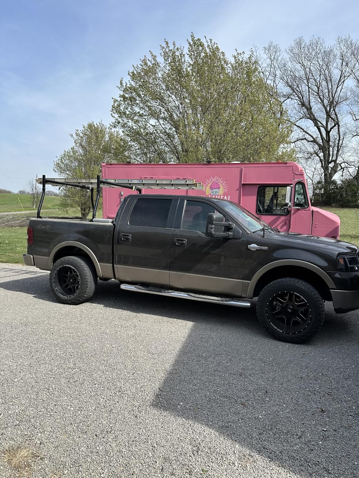 VEVOR Extendable Steel Truck Ladder Rack - 800 lbs Capacity, 46-71 inch, Non-Drilling for Kayak, Surfboard, Lumber, Ladder customer photo 1