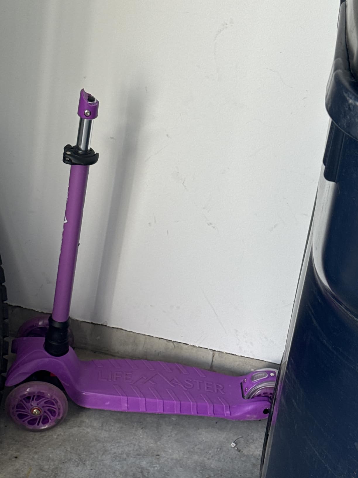Lifemaster Mini 3-Wheel Kids Scooter with Multi-Color Wheel Lights - 4-Height Adjustable Handlebar customer photo 2