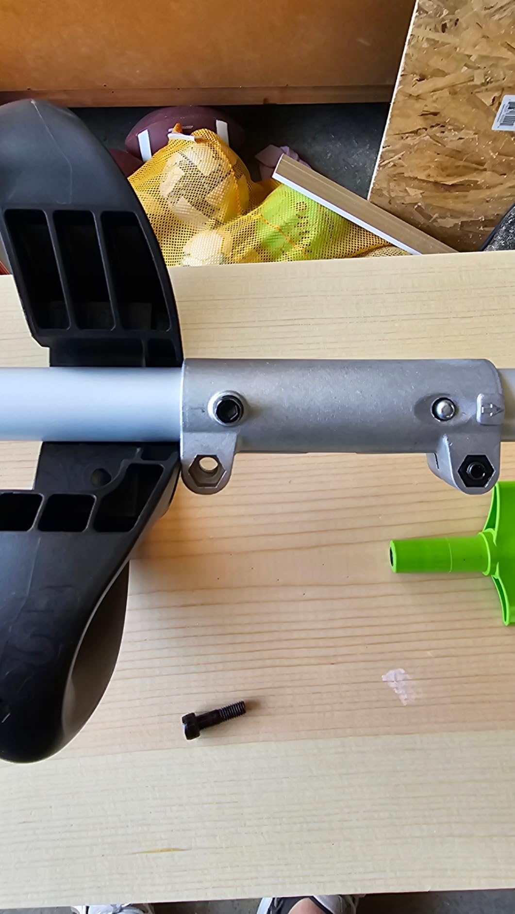 Greenworks 60V 8 in Cordless Electric Lawn Edger, 2.0 Ah Battery, Charger customer photo 2