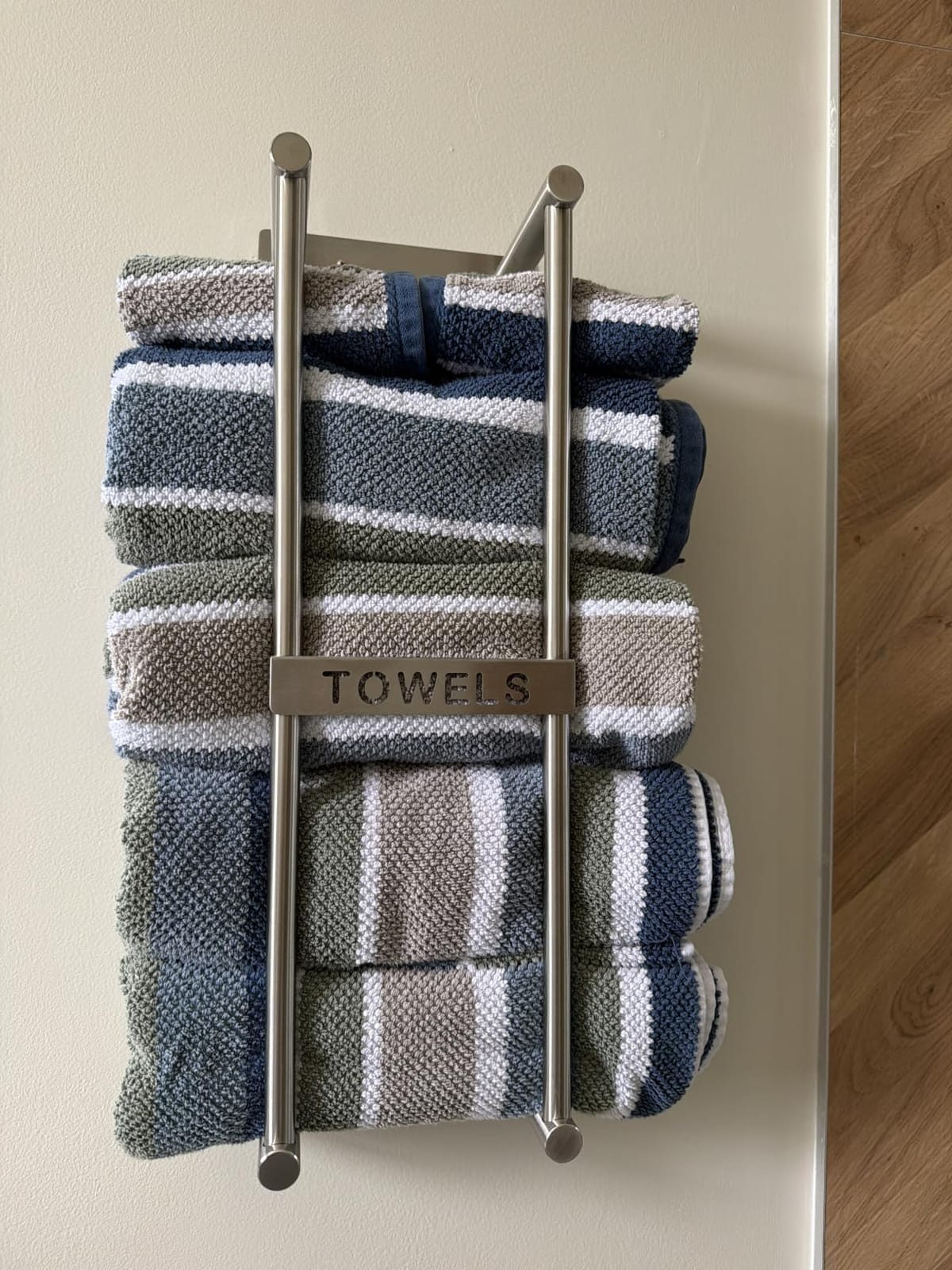 STWWO Towel Racks for Bathroom, Bathroom Towel Storage Wall Mounted 30 inch with Shelf Can Holds 6 Large Towels, Wall Towel Rack for Rolled Towels, Black customer photo 1