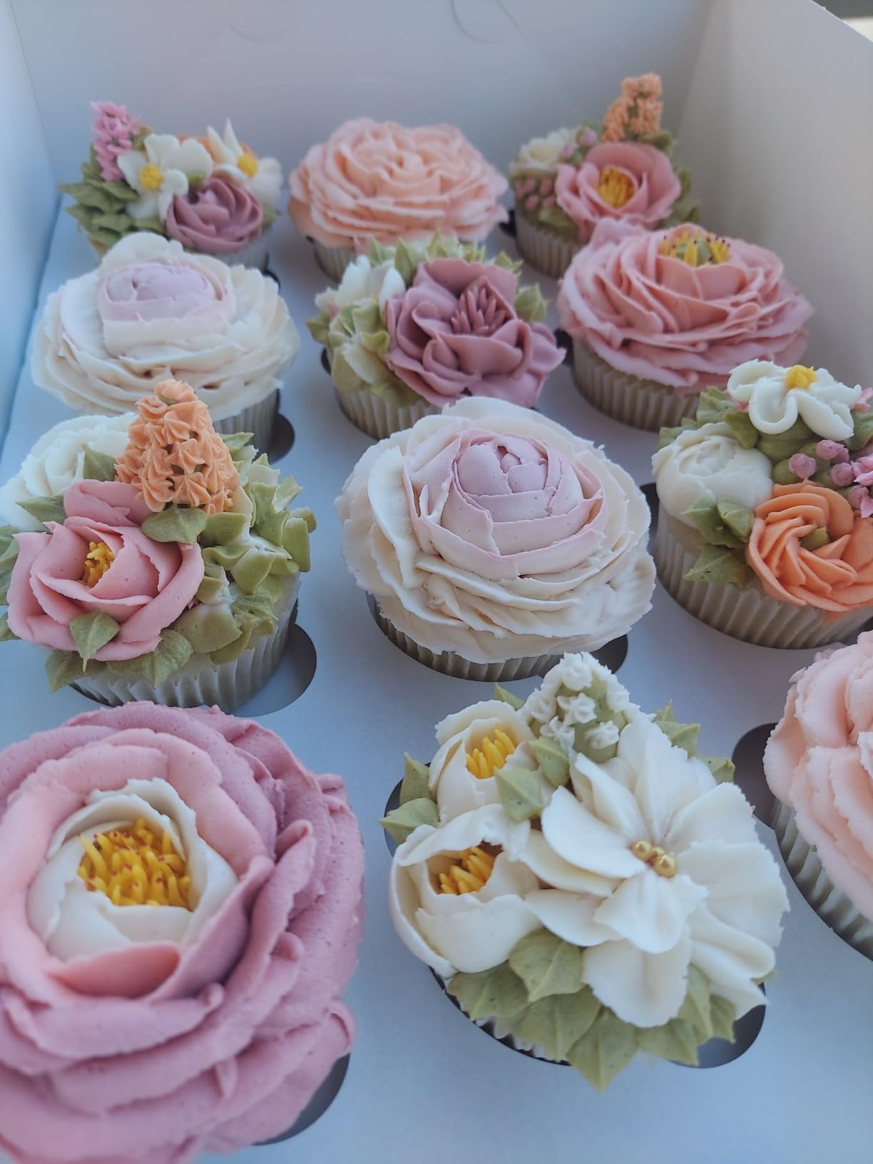 Buttercream Flower Tools Kit, Rose Piping Tips & Nails for Cake Decorating customer photo 2