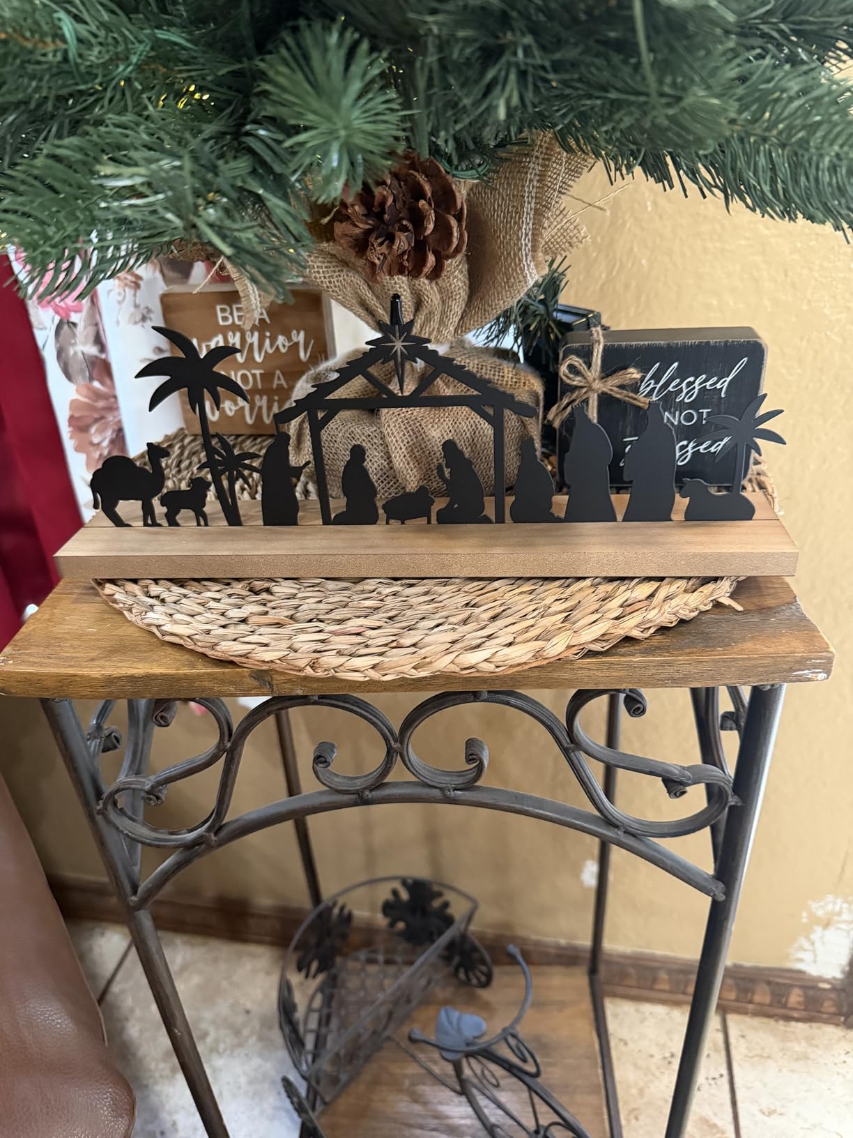 Pinkunn Metal Nativity Sets for Christmas Decorations Black Metal Nativity Scene with Wooden Base for Christmas Xmas Home Indoor Office Kitchen Table Shelf Mantel Tabletop Decor(Classic) customer photo 1