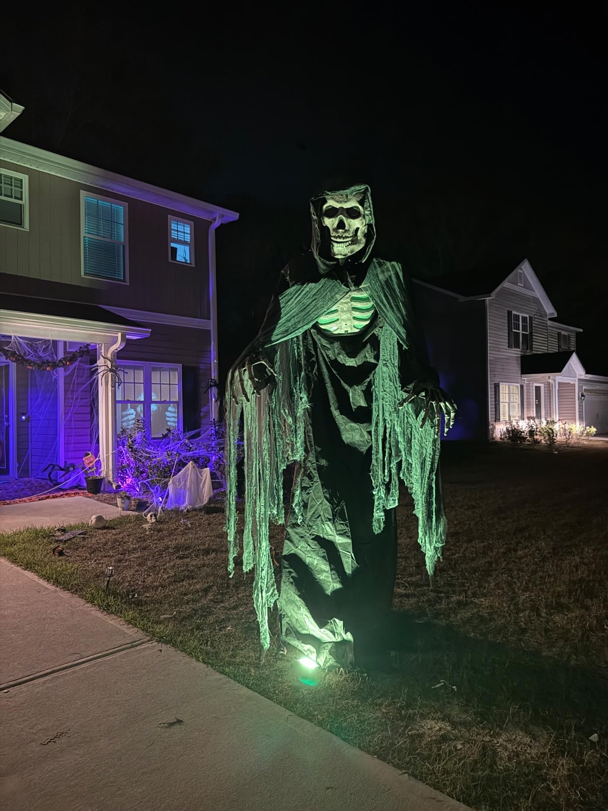 Haunted Hill Farm Motion-Activated 8-Ft. Tall Towering Skeleton, Plug-in Talking Scare Prop Animatronic for Indoor or Covered Outdoor Creepy Halloween Decoration customer photo 1