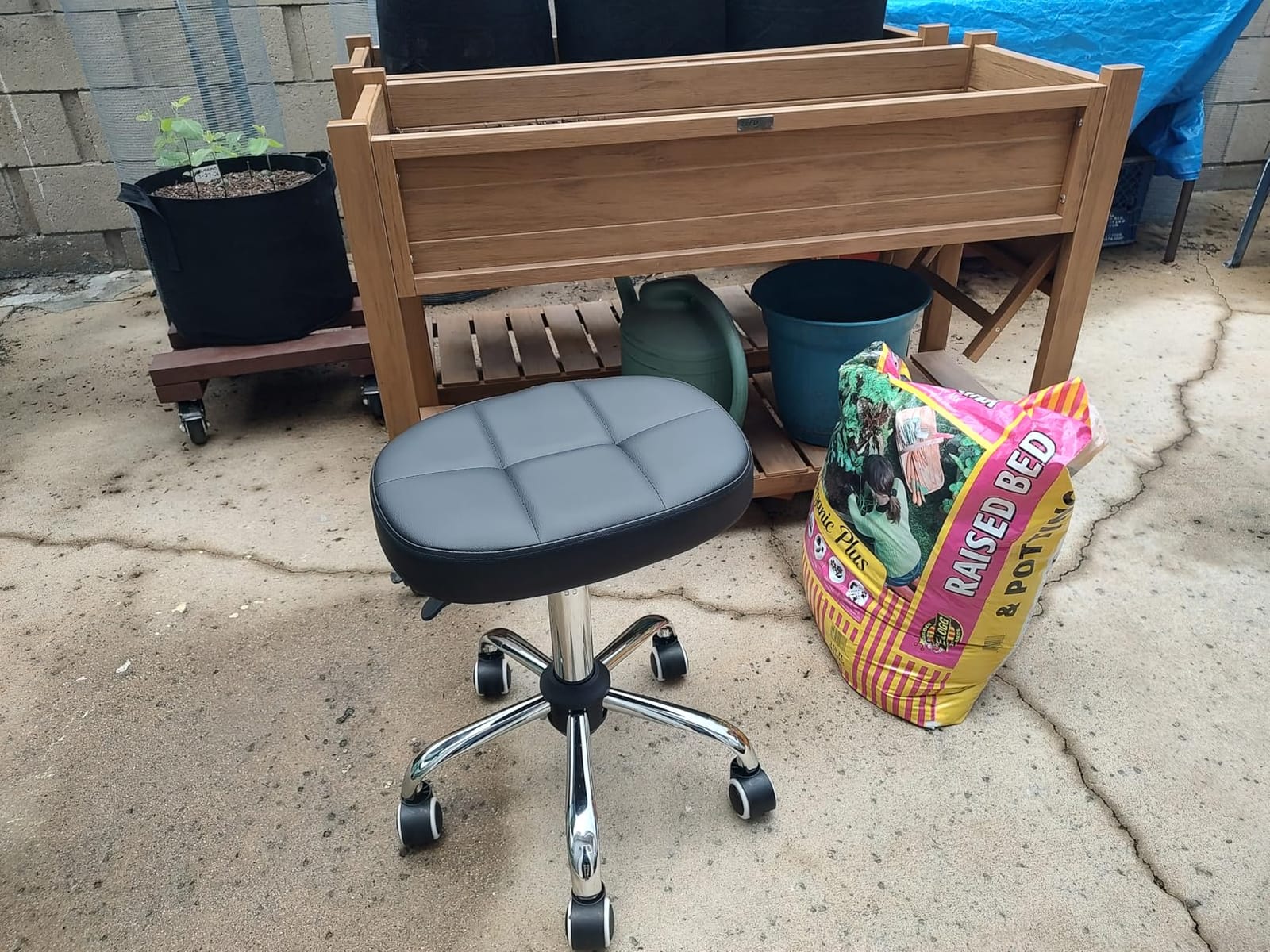 Black Minimalist Swivel Stool with Wheel Perfect for Work SPA Shop Massage Height-Adjustable and Cost-Effective Rolling Stool Chair with Square Seat customer photo 2