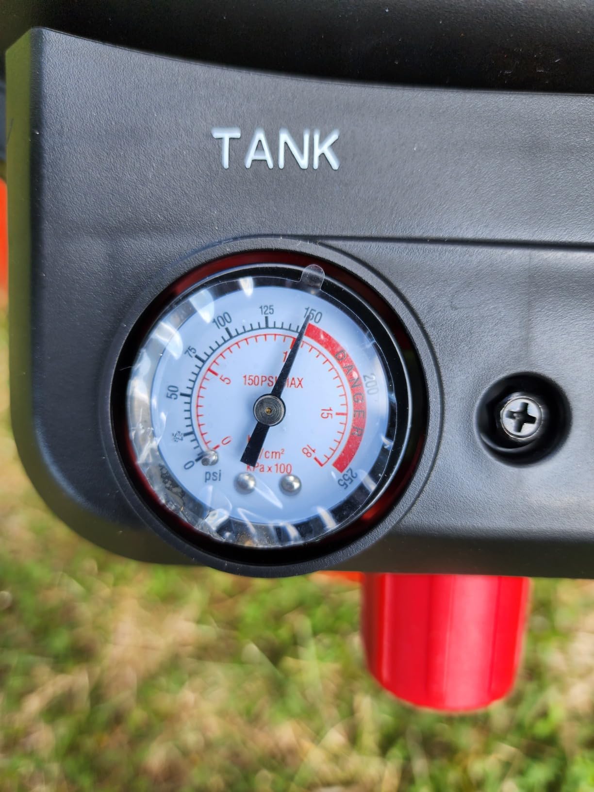 ECOMAX Pancake Air Compressor MAX 150 PSI, 2.6 CFM @90 PSI, Oil-Free | 3.6 CFM @40 PSI, Dual Quick Couplers, 1.5HP Portable Compressor for Car, Home and Jobsite, Red Model: 0210673 customer photo 2