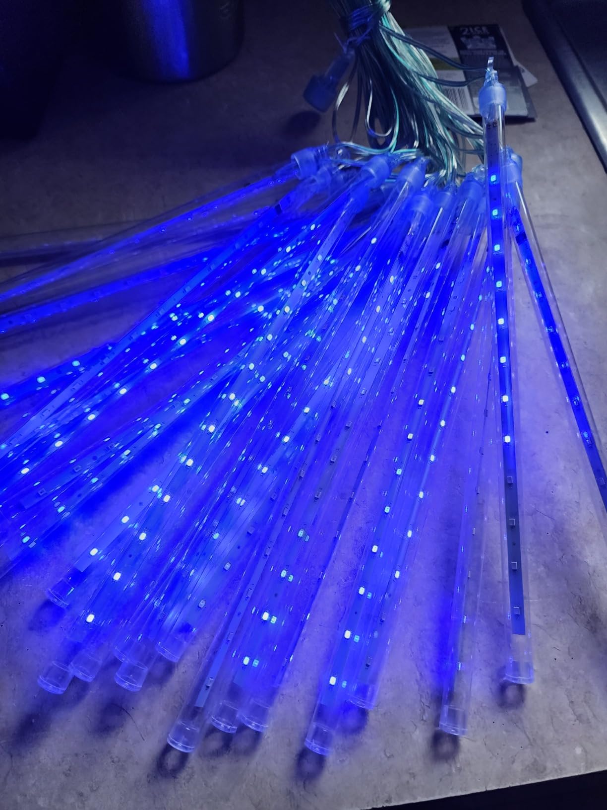 Kwaiffeo Christmas Lights Outdoor, 24 Tubes Meteor Shower Light Snow Falling Icicle Lights for Xmas Tree Halloween Decoration Wedding Party Window, UL Plug, White customer photo 2