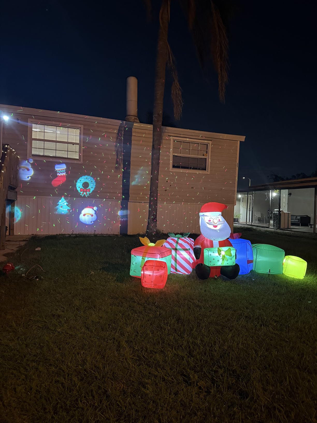 SUNFUCAN Laser Christmas Projector Lights Outdoor, Outdoor Garden Laser Light, Landscape Lights with Red and Green Stars, IP65 Waterproof, Cold Resistant. Suitable for Holiday, Party, Garden Decoration customer photo 2