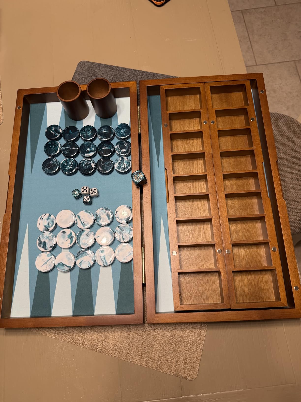 Pointworks 20 Inch Large Backgammon Sets for Adults, Green Backgammon Board, Solid Wood. Removable Accessory Tray, Premium 1.5 Inch Checkers & Dice Set, Backgammon Game Set Backgammon Table customer photo 1
