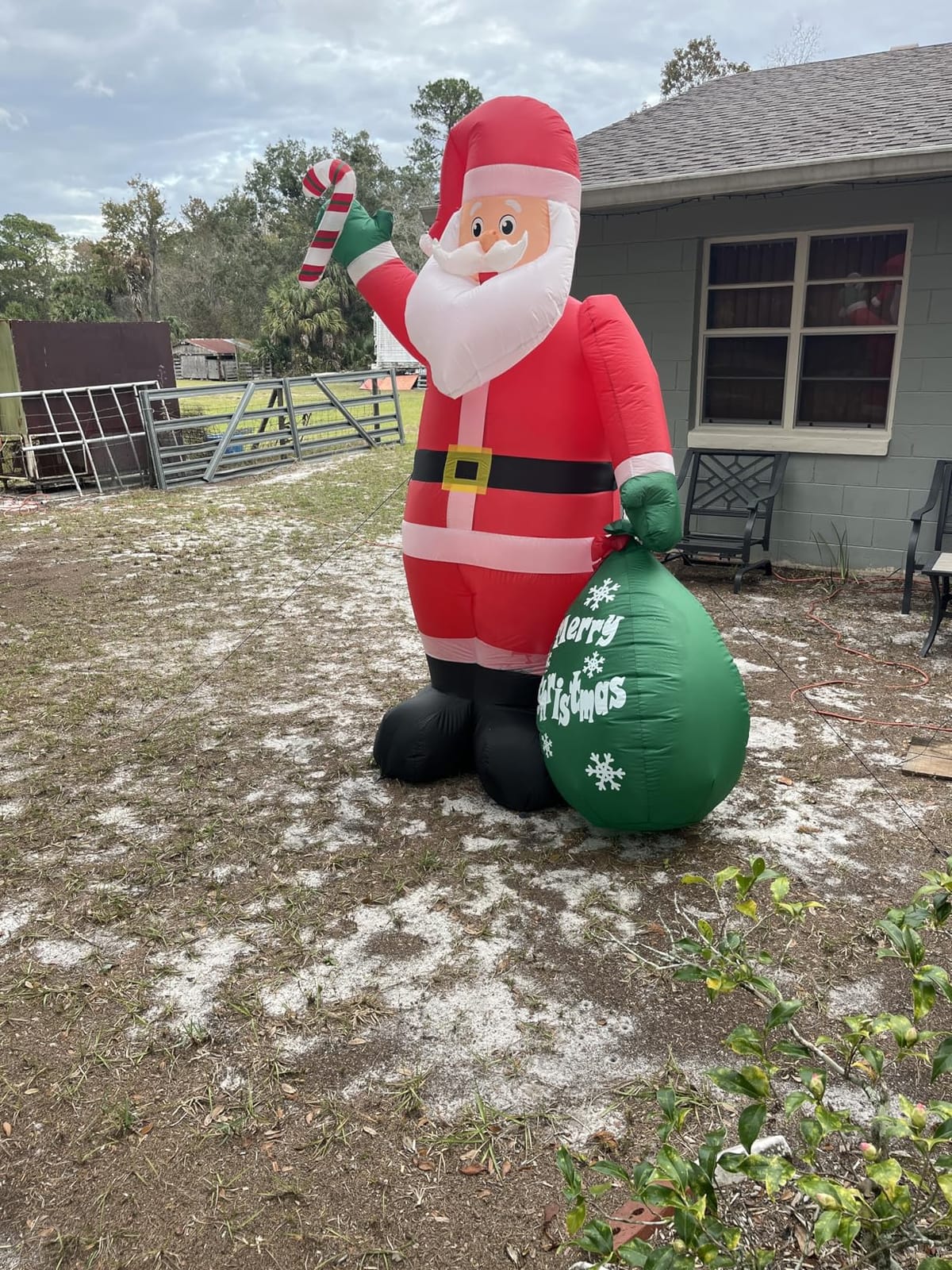 8 FT Christmas Inflatable Santa Claus with Candy and Big Gift Bag Outdoor Decor, Blow Up IP44 Weatherproof Xmas Decorations for Yard, Built-in LED Light for Gardern Lawn Indoor Winter Holiday customer photo 1