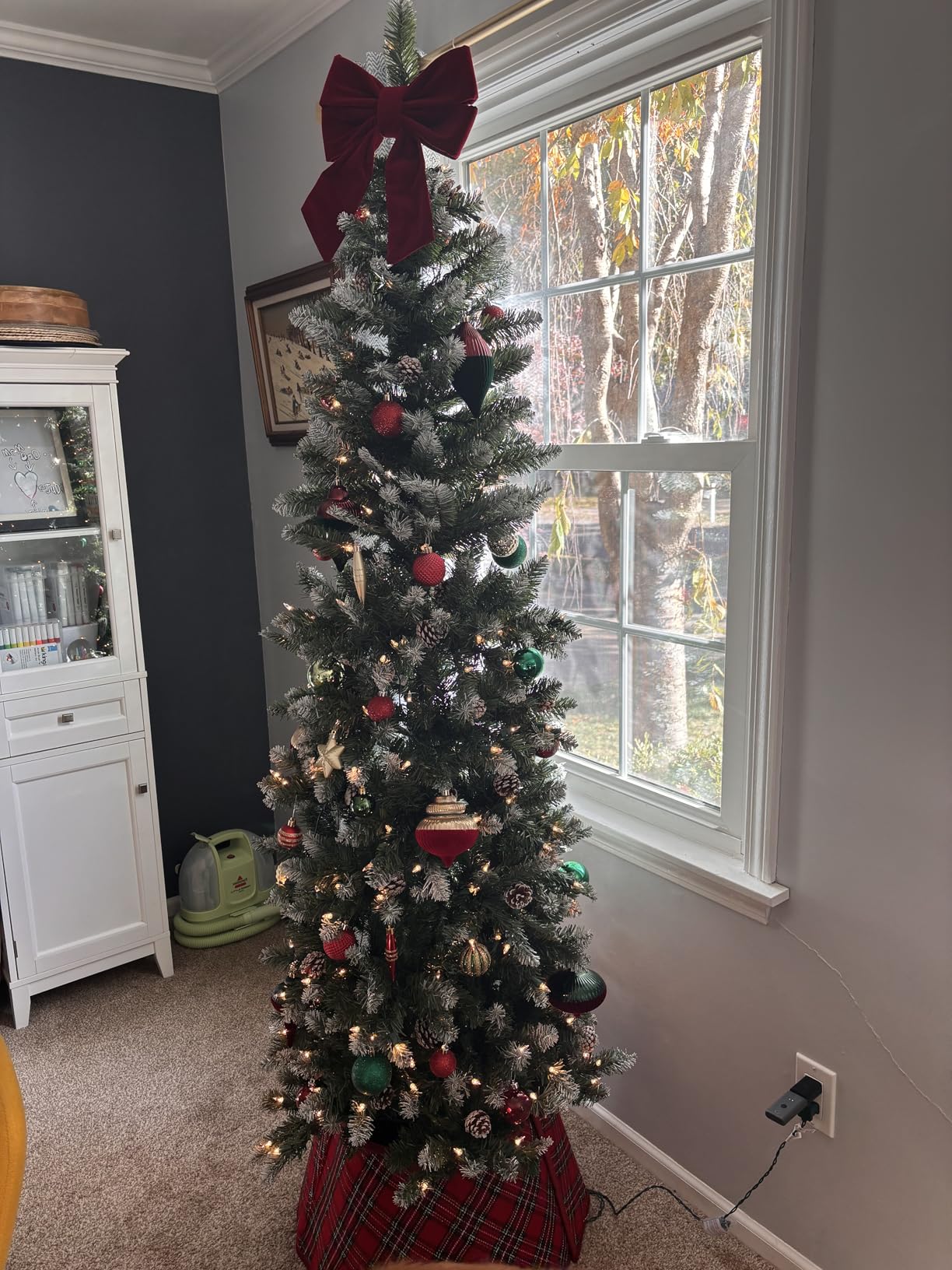 Best Choice Products 6ft Pre-lit Pencil Christmas Tree, Partially Flocked & Frosted Slim Holiday Tree Decoration, Skinny Xmas Tree, 250 Lights, 618 Frosted Tips, 50 Pine Cones, Foldable Stand customer photo 1