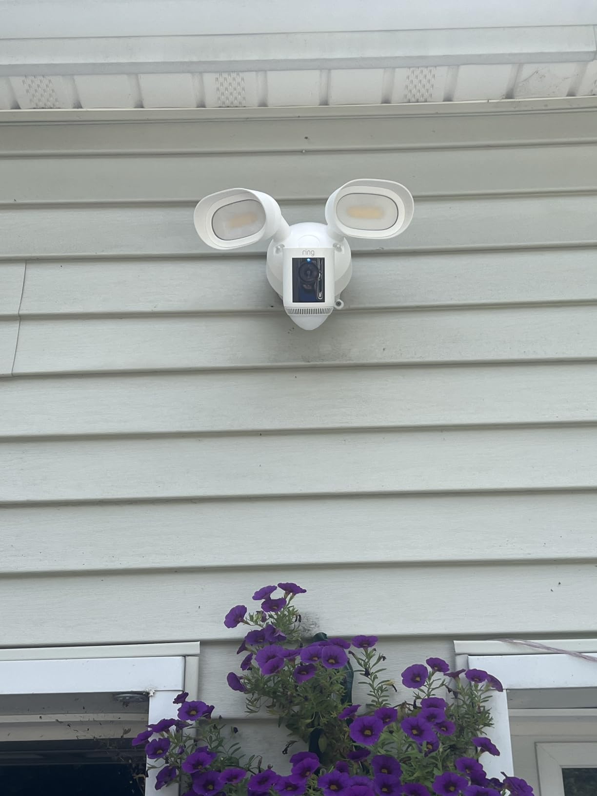 Ring Floodlight Cam Wired Pro, Home or business security, Retinal 2K Video, Color Night Vision and Two-Way Talk with Audio+, White customer photo 1