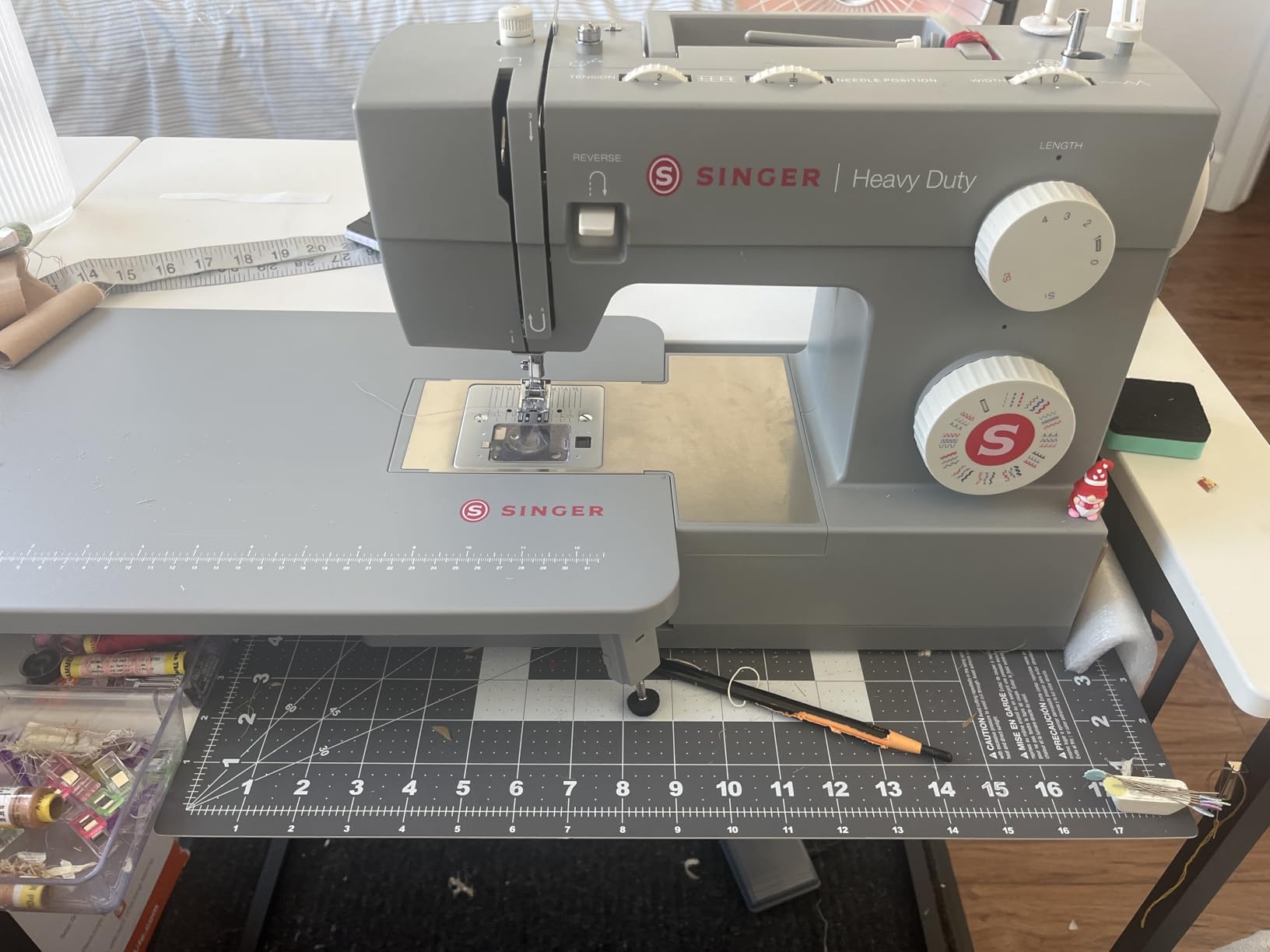 SINGER 6380 Heavy Duty Sewing Machine with Extension Table, Accessory Kit | 32 stitches deliver 110 applications, 50% more power, thick fabrics, high speed, metal frame, 1-step buttonhole, LED Light customer photo 2