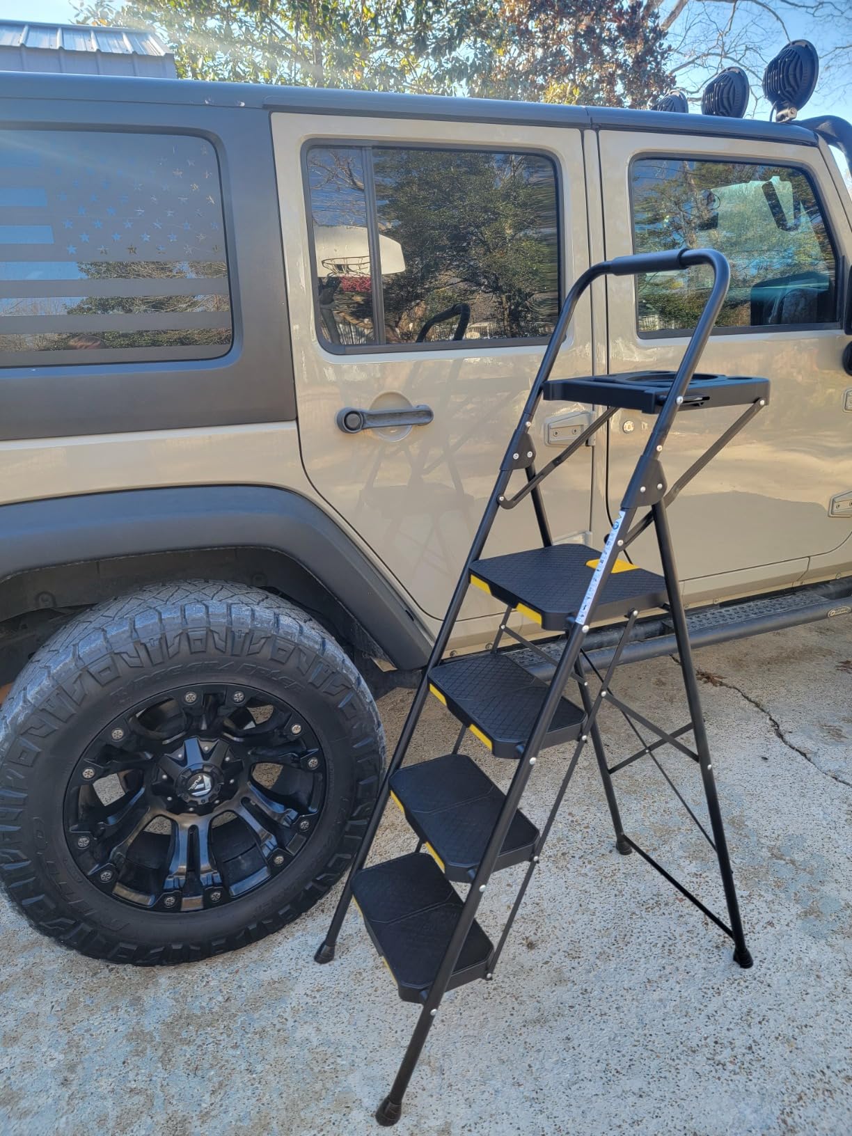 KINGRACK 4 Step Ladder with Tool Platform, Folding Step Stool with Wide Pedal, Safety Locking, Sturdy Steel Ladder Portable Safety Ladder for Painting Home Outdoor Garage customer photo 1