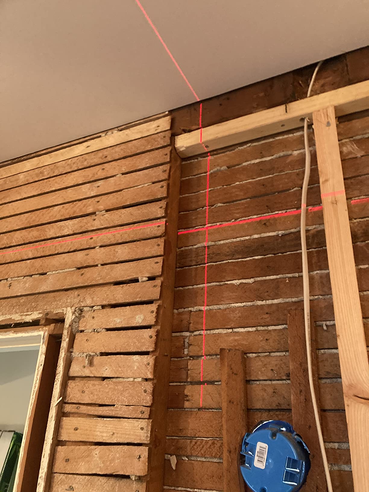 BOSCH GLL50-20 50 Ft Self-Leveling Cross-Line Laser, Includes Integrated Magnetic Mount & 2 AA Batteries customer photo 2