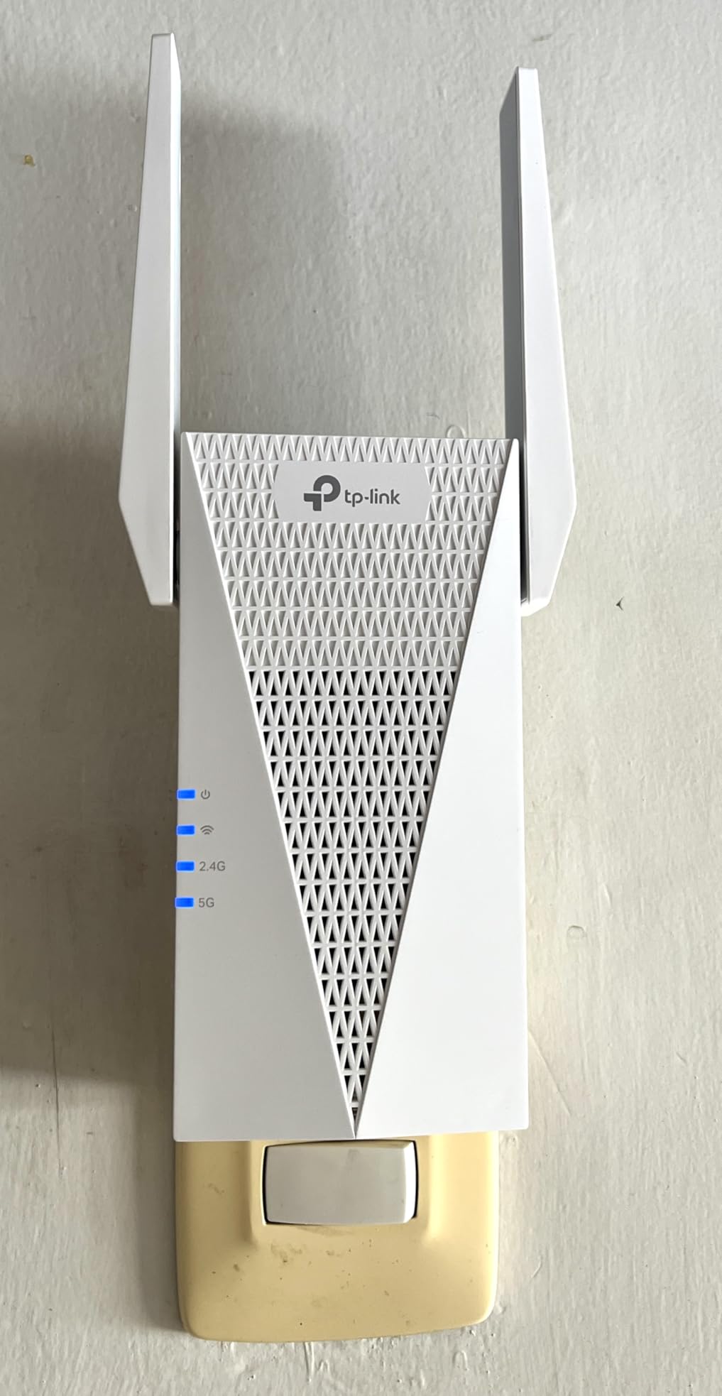 TP-Link RE615X AX1800 WiFi 6 Range Extender w/Ethernet Port | 1.8G Dual-Band Wireless Repeater Amplifier | Up to 2100 Sq. Ft., 64 Devices | Internet Signal Booster | APP Setup | EasyMesh Compatible customer photo 2