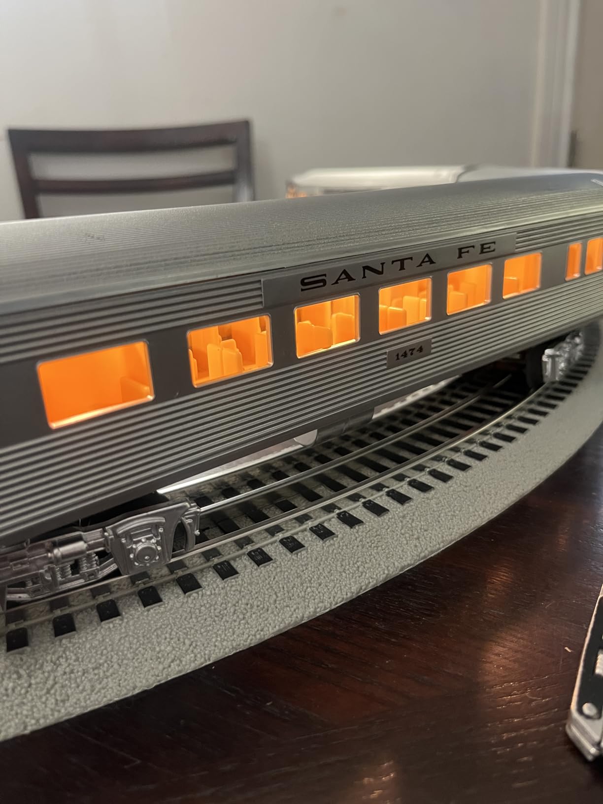 Lionel Santa Fe Super Chief Electric O Gauge 5.0 Bluetooth Train Set with Remote customer photo 2