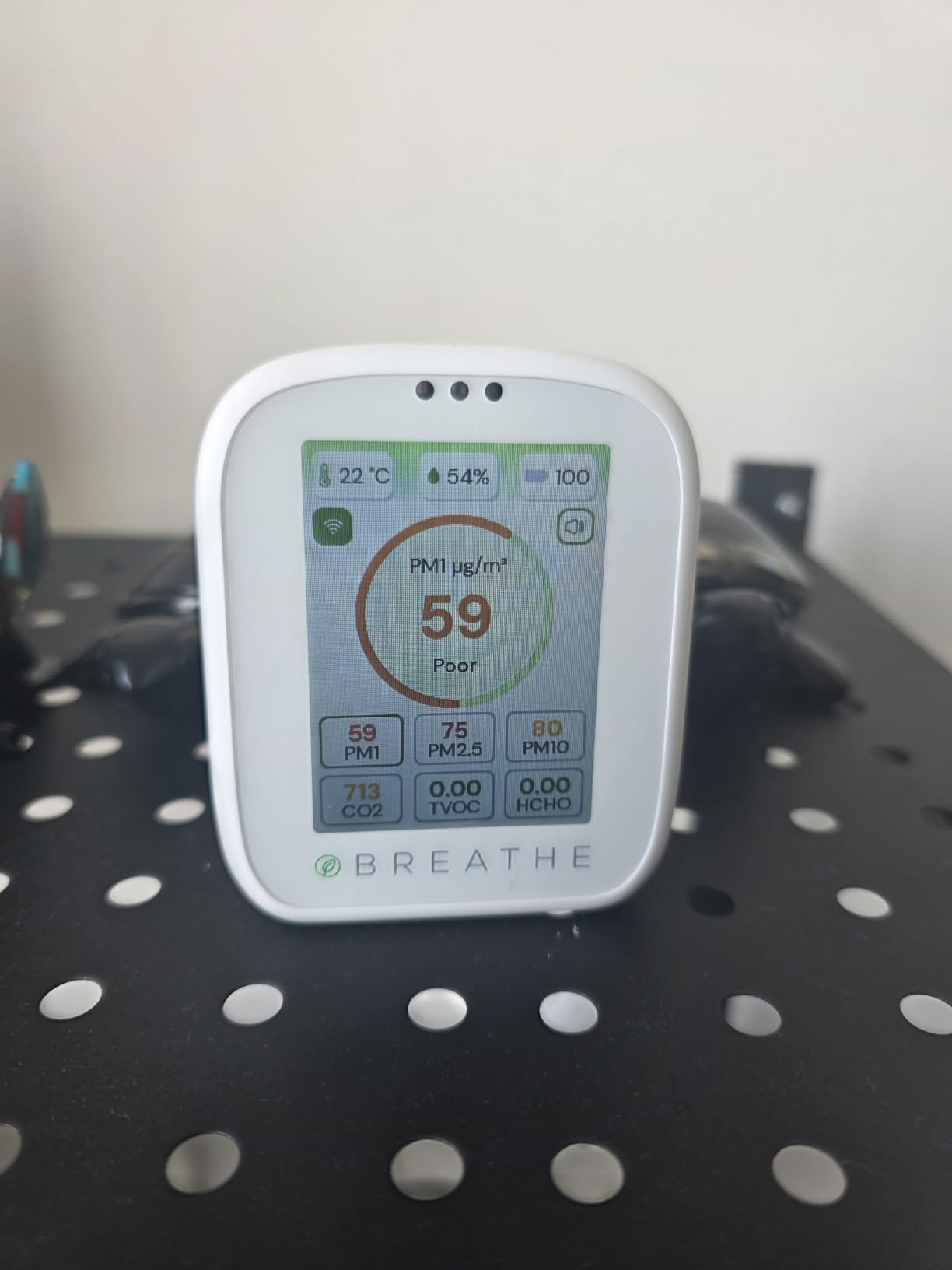 BREATHE Airmonitor Plus Indoor Air Quality Monitor w/CO₂, PM & App. Gen 2. | Professional-Grade NDIR Sensor, PM1, PM10, TVOC, Formaldehyde, Smart Alerts, 90-Day History, CSV Export. 6 Hour Battery Life. customer photo 2