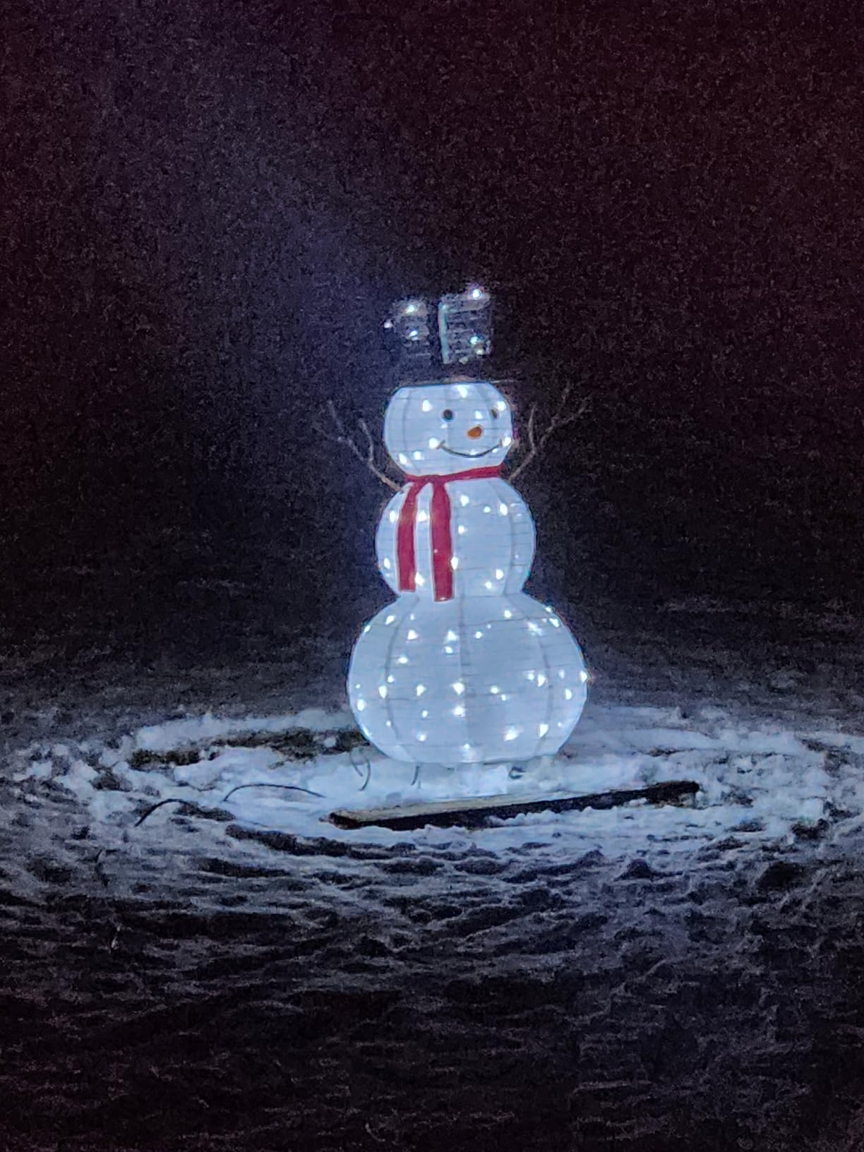 VINGLI 4FT Auto-Waving Outdoor Snowman Christmas Decorations, Lighted Pop Up Snowman w/120 LED Lights, Moving Hat, Red Scarf, Ground Stakes for Indoor, Yard, Outside Xmas Decor customer photo 1