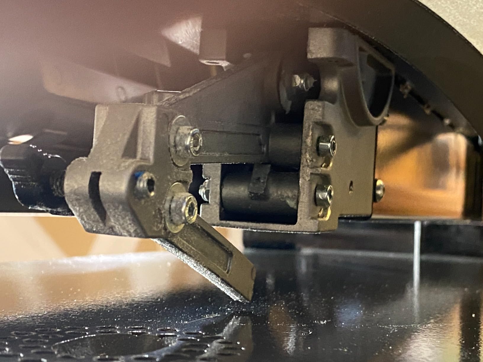 BUCKTOOL 22-Inch Scroll Saw, 1/5 HP 1.3A Power Scroll Saws for Woodworking | 360-1550 RPM Variable Speed, 27 x 13-Inch Worktable, Beveling Arm and 15/18 TPI Pinless Scroll Saw Blades for Angled Cuts customer photo 1