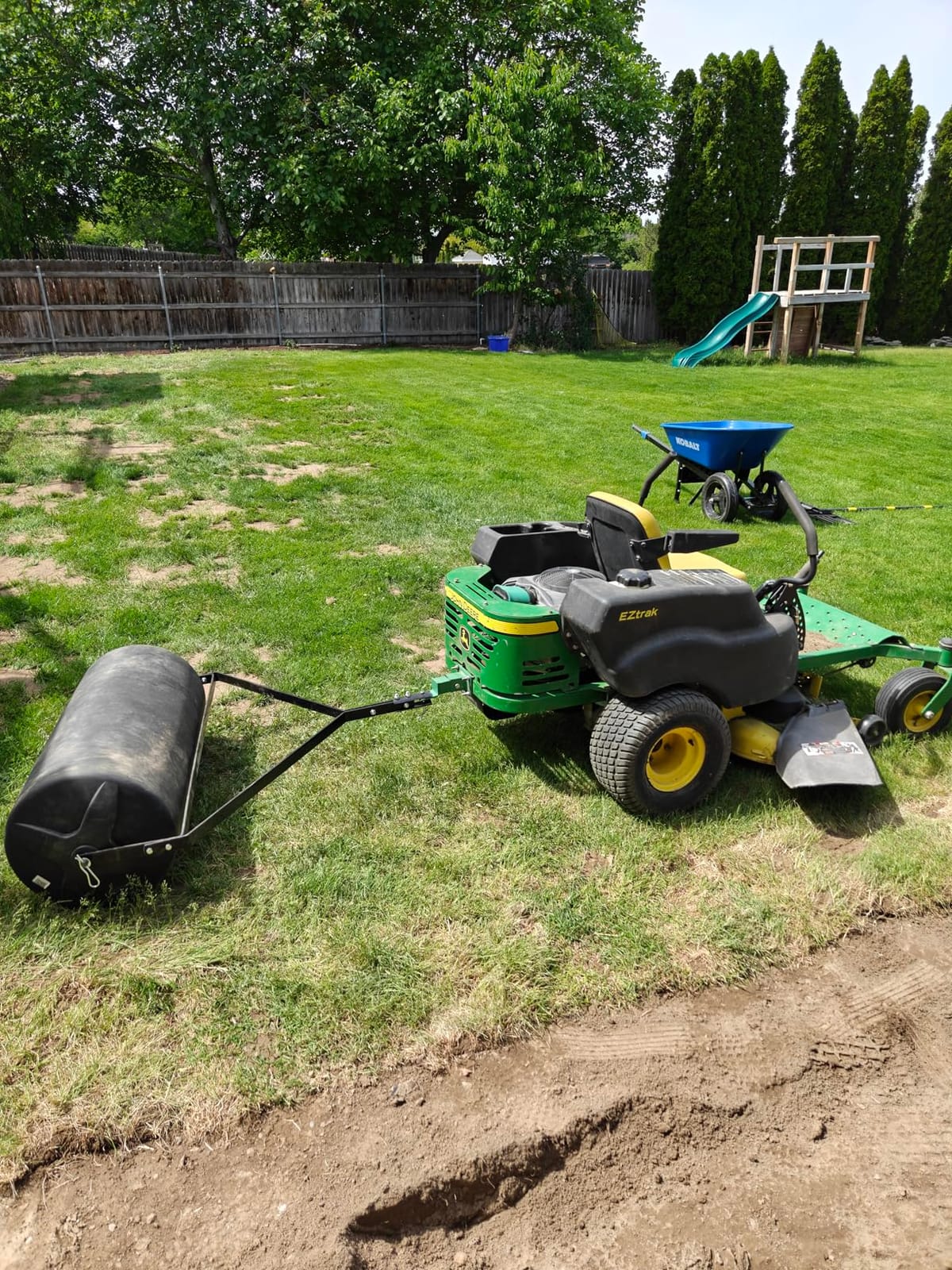 VEVOR Tow Behind Lawn Roller, 400lbs Sand/Water Filled Yard Roller, LLDPE Drum and Steel Frame Sod Roller with Easy-Turn Plug customer photo 1