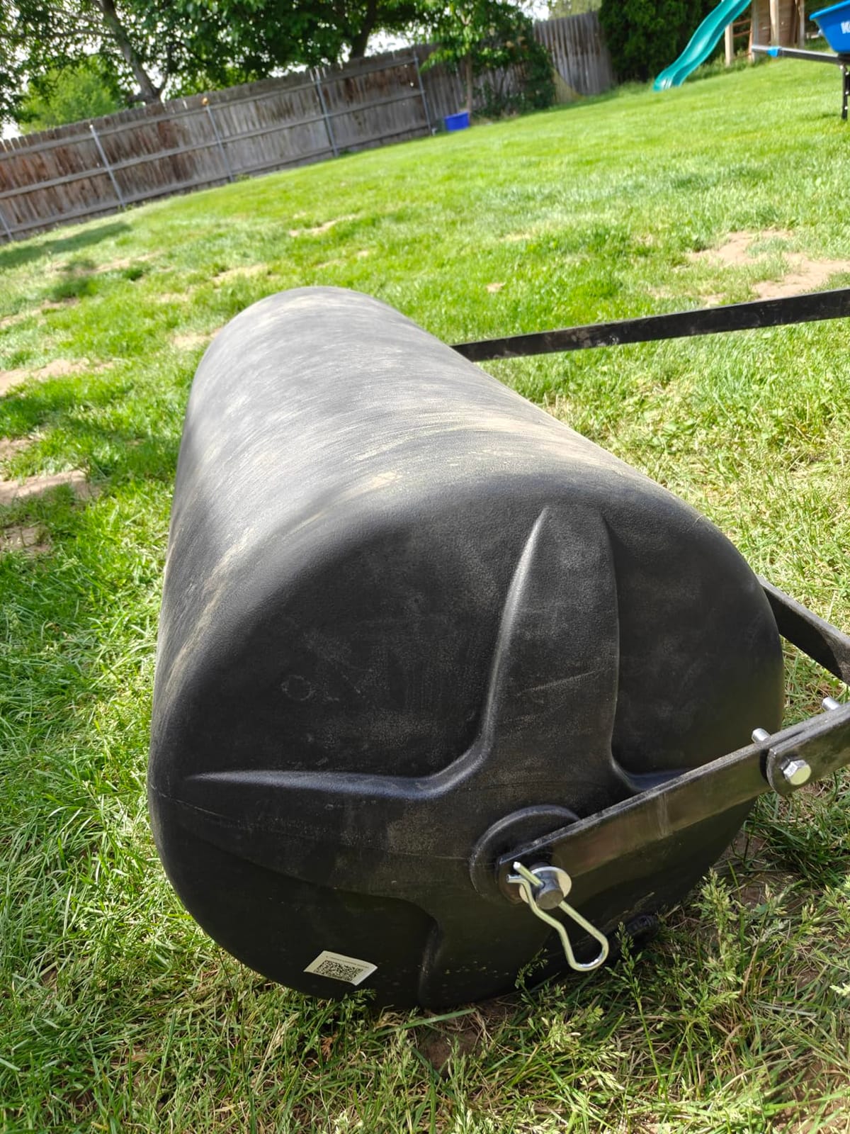 VEVOR Tow Behind Lawn Roller, 400lbs Sand/Water Filled Yard Roller, LLDPE Drum and Steel Frame Sod Roller with Easy-Turn Plug customer photo 2