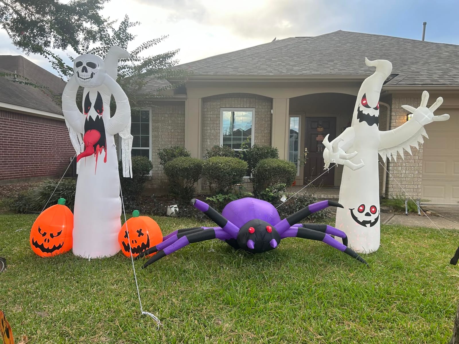 9FT Halloween Inflatables Decorations Green Spider Yard LEDs Decor | Built-in LEDs and green scary spider design for Halloween lawn, garden, porch and party displays. customer photo 1