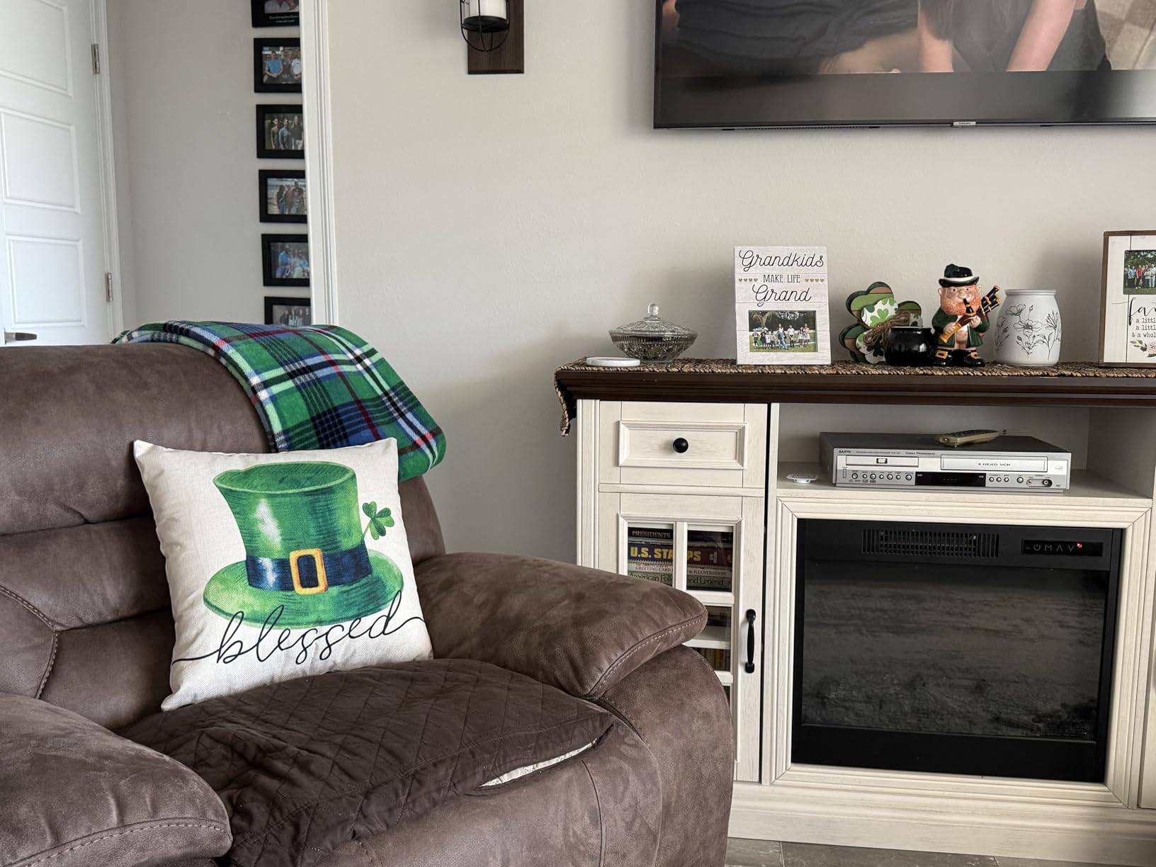 Hongsome St Patricks Day Decor-Throw Pillow Covers 18x18 in Set of 4, Shamrock Linen Pillow Case with Green Hat Irish for Large Couch Sofa Home Indoor Outdoor Holiday Decorations customer photo 1