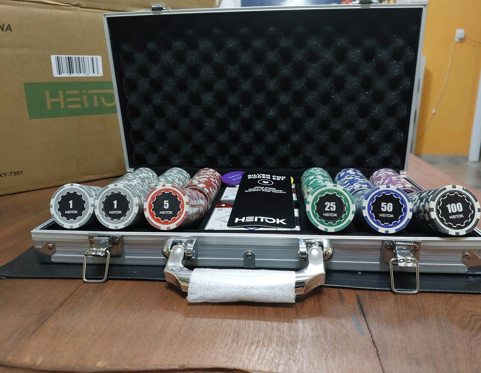HEITOK 500-Piece Poker Chip Set for Texas Hold'em Card Game | 11.5g weighted feel for Texas Hold'em and Blackjack tables, built for quick rounds, longer sessions and at-home hosting customer photo 1