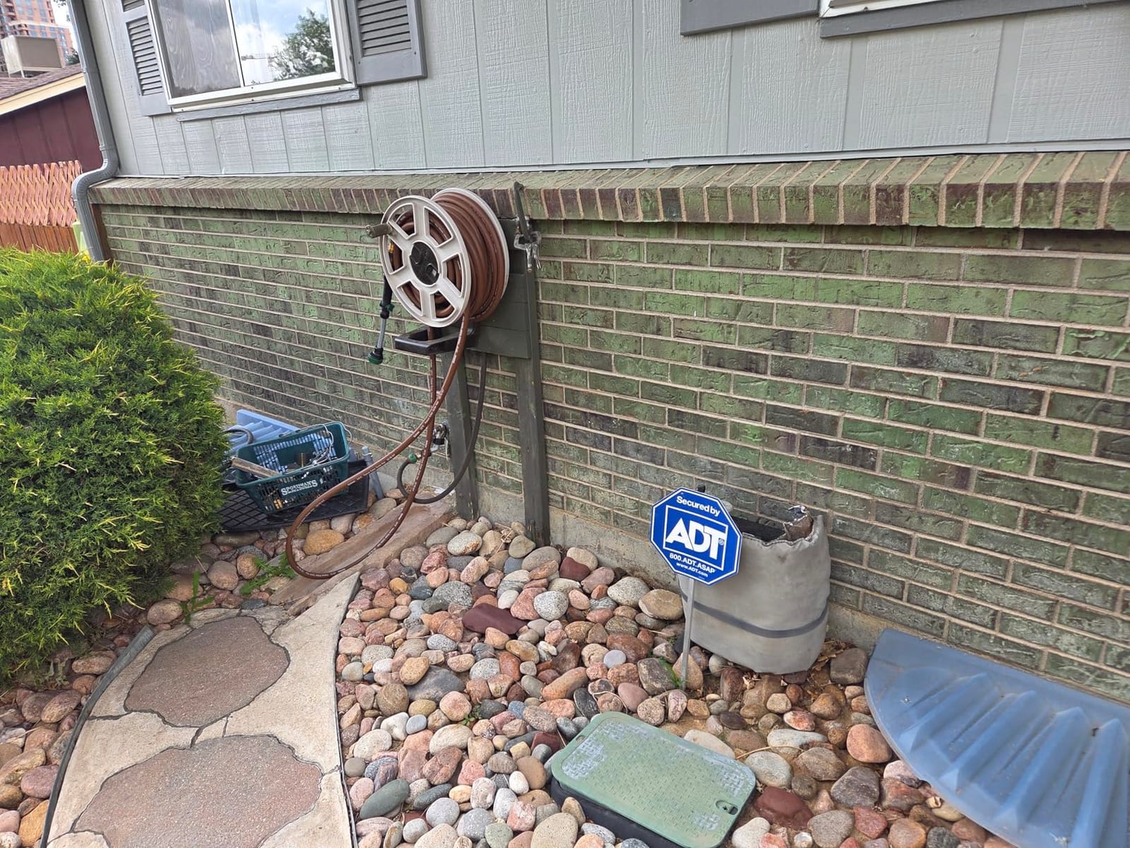 Guitrees 50FT 5/8 Heavy Duty Rubber Garden Hose - 300psi Working, 1000psi Burst - Hot/Cold Water - Five-Layered Braiding for Durability - Versatile for Gardening, Agriculture, Construction (Black) customer photo 2