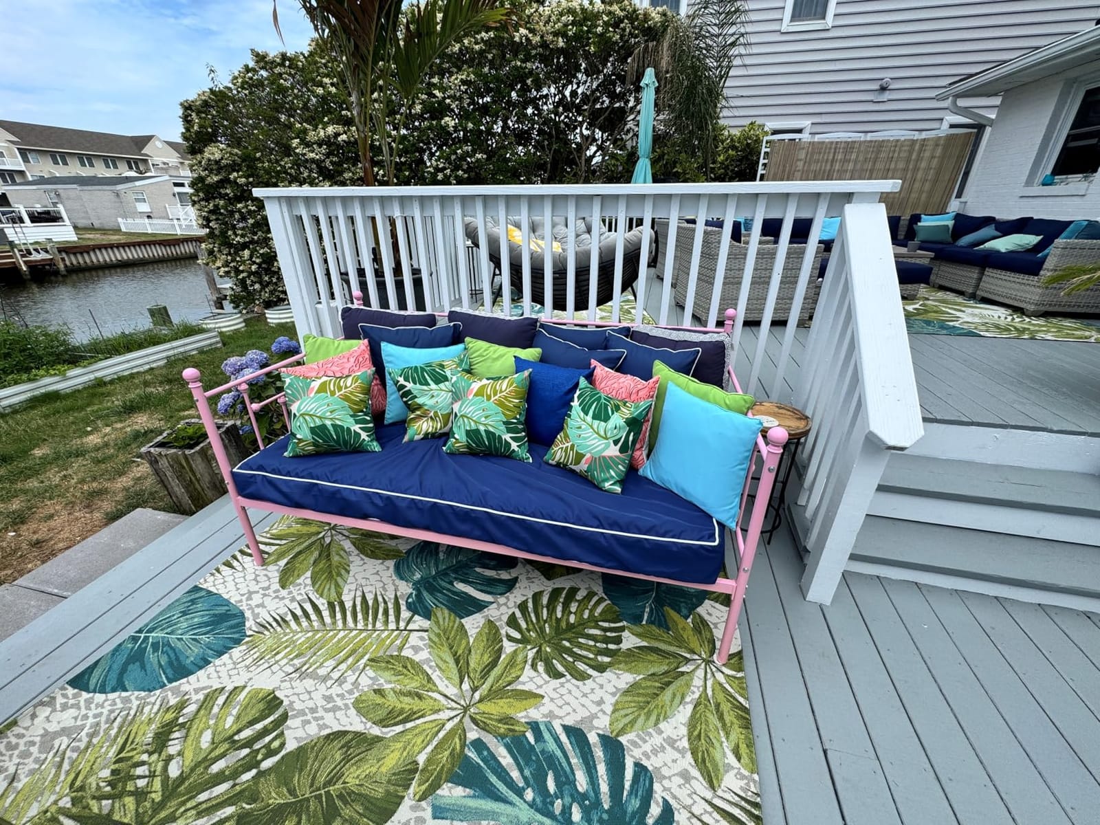 VECELO Twin Trundle Bed Frame Only/Roll Out/Enhanced & Up-Graded Metal Slats Support with Lockable Casters, Pure White customer photo 2