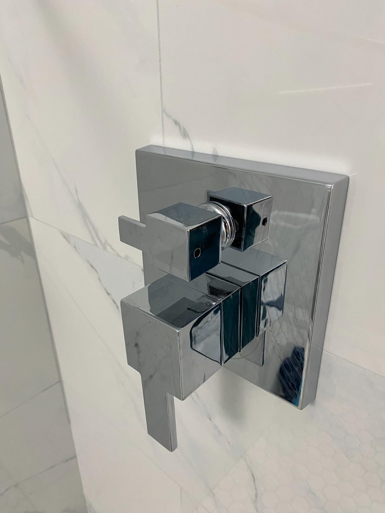 Delta Modern 14 Series Square Rain Shower System Faucet Set, Rainfall Chrome Shower Head and Handle Set, Valve Trim Kit, 10 Inch, Chrome 342701 customer photo 1