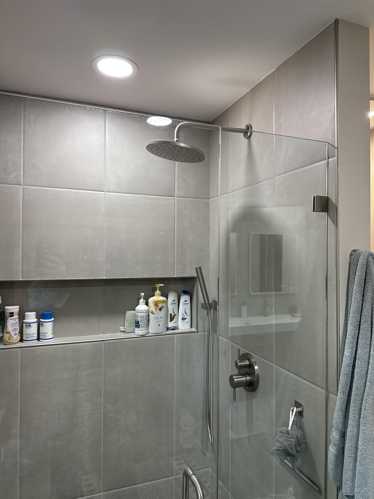 Delta Modern 14 Series Round Rain Shower System Faucet Set, Rainfall Brushed Nickel Shower Head and Handle Set, Valve Trim Kit, 10 Inch, Spotshield Stainless 342702-SP customer photo 2