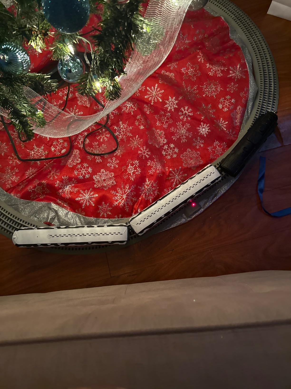 Lionel The Polar Express 20th Anniversary Electric O Gauge Bluetooth 5.0 Train Set with Remote customer photo 1