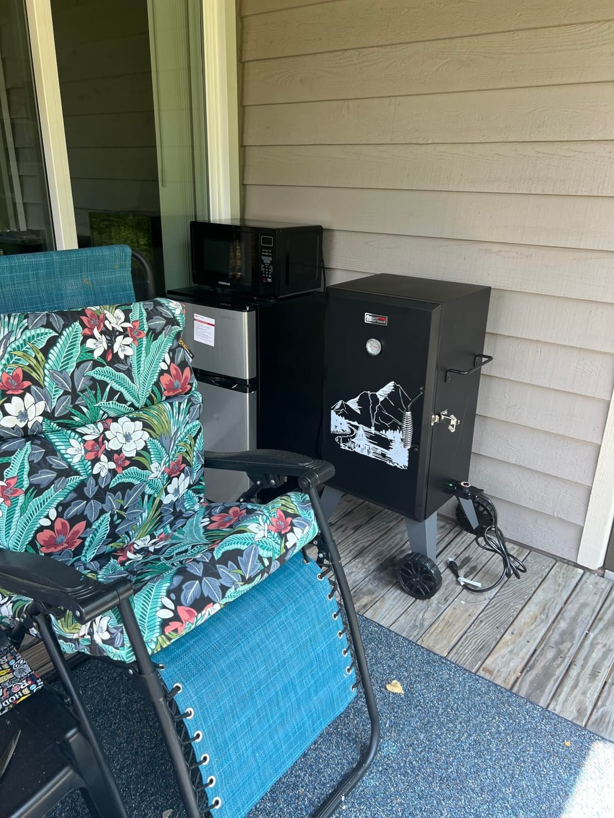 Royal Gourmet SE2805 28-Inch Analog Electric Smoker with 3 Cooking Grates | Outdoor Smoker with Adjustable Temperature Control, 454 Sq. In. Cooking Area, 1350W Output, for Outdoor Backyard BBQ, Black customer photo 2