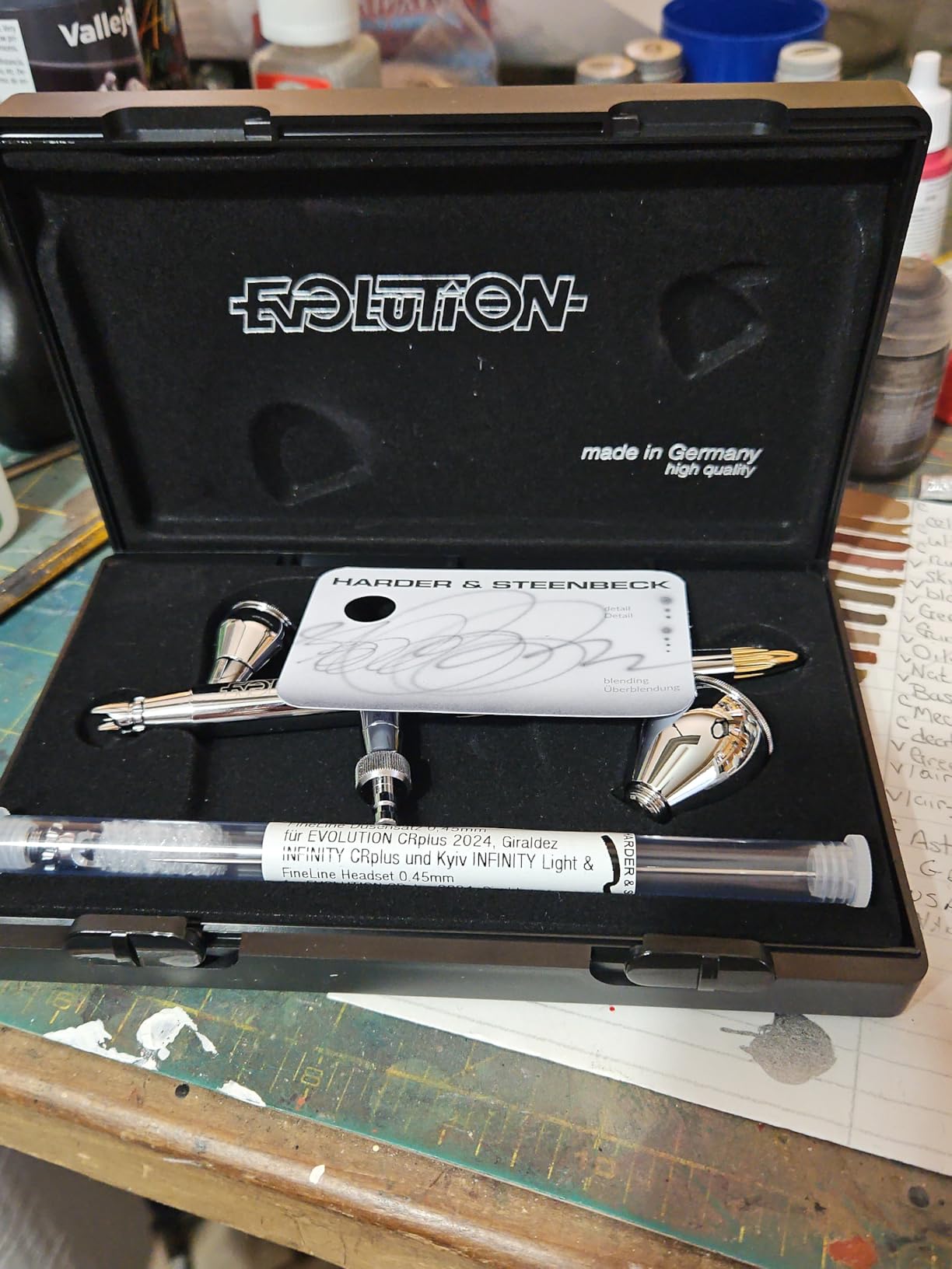 Harder & Steenbeck Evolution 2024 CRplus, German-Engineered Airbrush, Dual Action Painting Set with Gravity-Feed Airbrush, 0.28mm Self-Centering Nozzle, 5ml Paint Cup customer photo 1