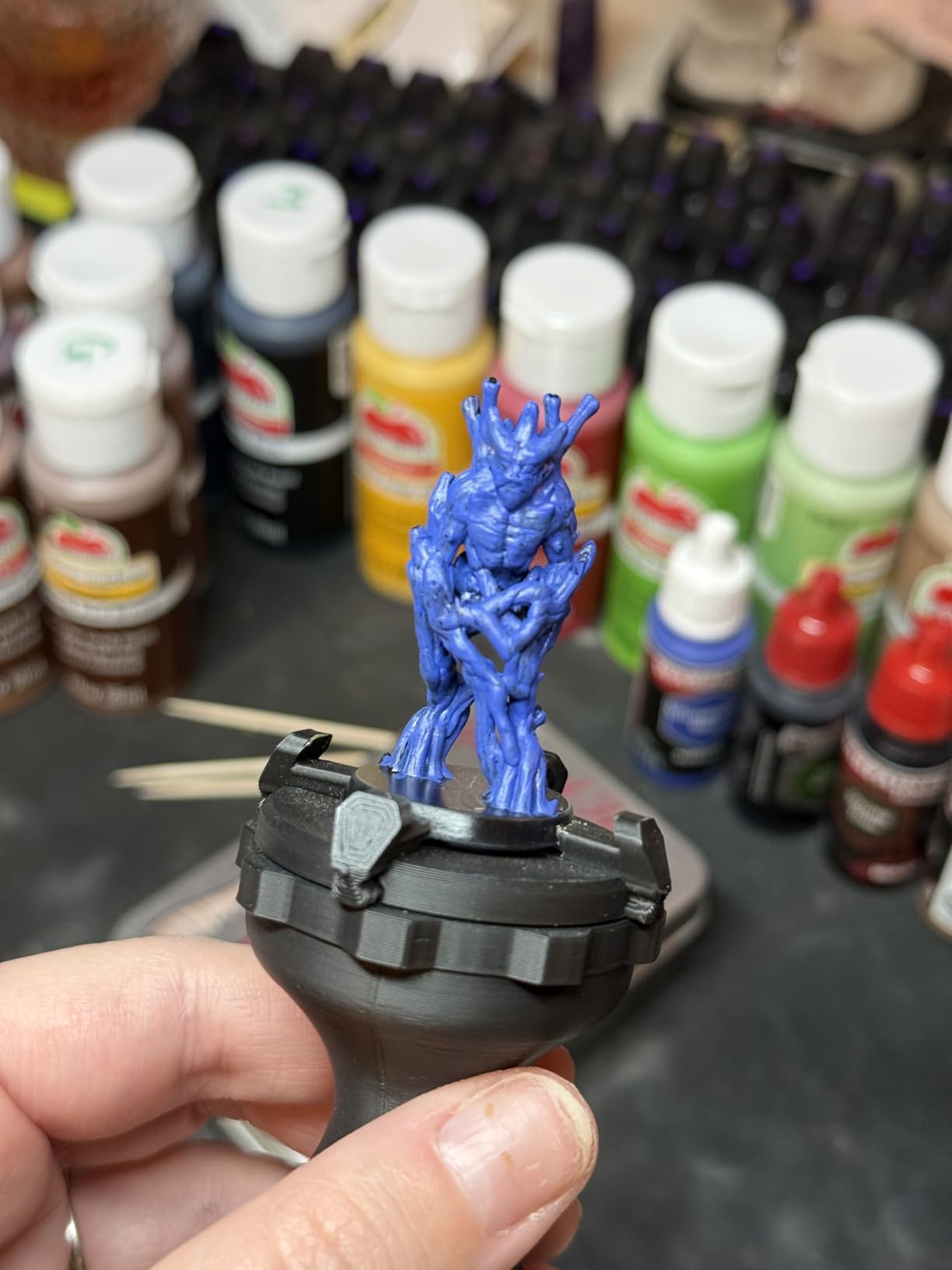 The Army Painter, Warpaints Fanatic Starter Set Combo, 11 x 18 ml | Beginner Set: 7 Acrylic colours, 2 Metallics, 1 Wash, 2 Brushes & 1 Free Miniature figure, Models Painting, DnD & Warhammer customer photo 1