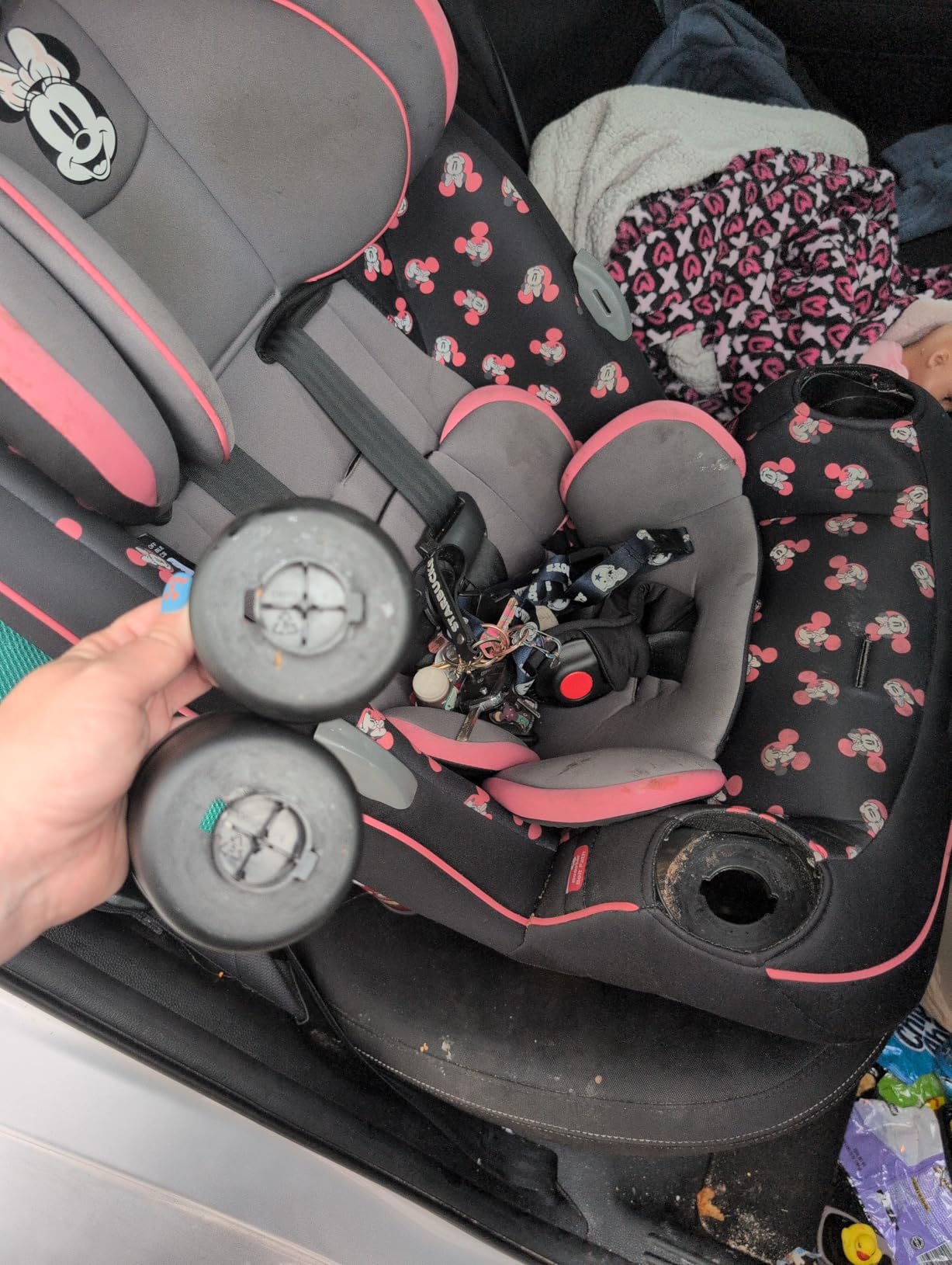 Disney Grow and Go Convertible Car Seat, Rear Facing 5-40 pounds, Forward Facing 30-65 pounds, Booster 40-100 lbs, Convert from Infant to Toddler, Mickey Sprinkle customer photo 2