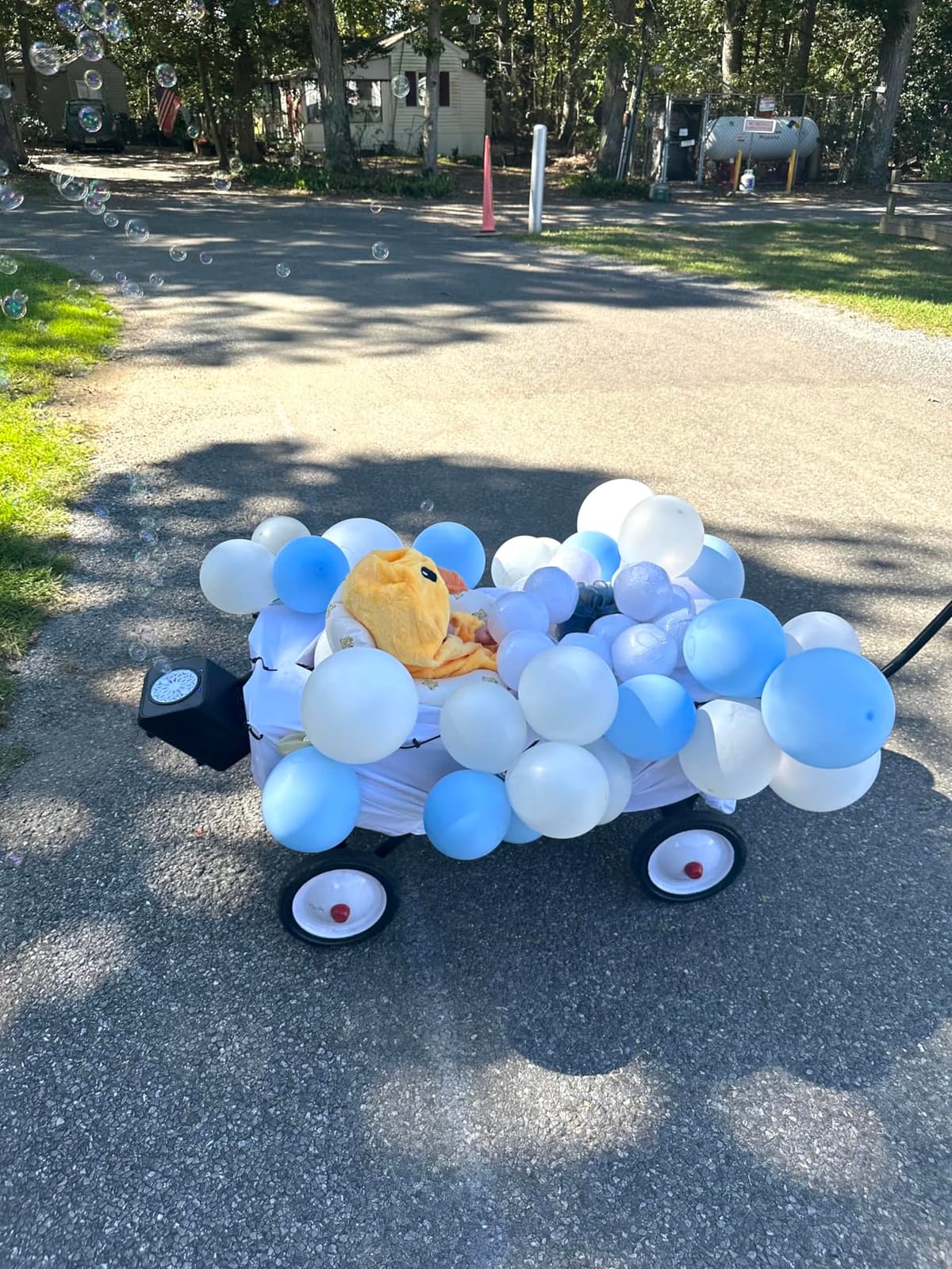 Bubble Machine Automatic Bubble Blower for Kids: Battery Operated Bubble Maker for Toddlers | 20000+ Bubbles Per Min | Outdoor Toys for Parties Birthday Wedding customer photo 2