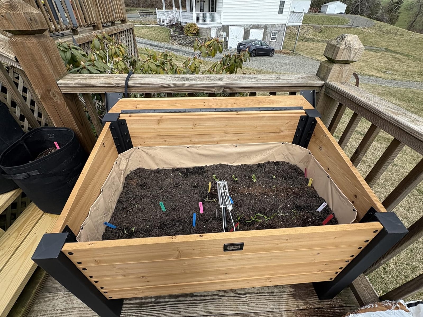 Backyard Discovery Aggie 4' x 2' Cedar Wood Cold Frame Portable Mini Greenhouse, Raised Garden Planter with Temperature-Activated Polycarbonate Lid, Mesh Drainage for Year-Round Outdoor Gardening customer photo 1