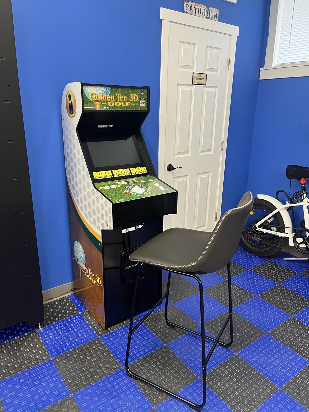 Arcade1Up Golden Tee 3D Deluxe Home Arcade, 8 Golf + Bowling Games | Over 5-Foot Video Game Machine with Trackball Controller customer photo 2